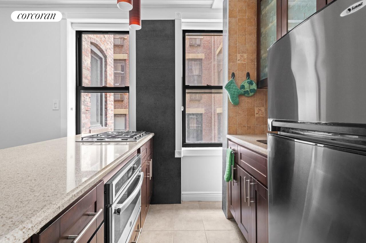 #3 photo, 116 W 72ND Street, Lincoln Square , NY 10023