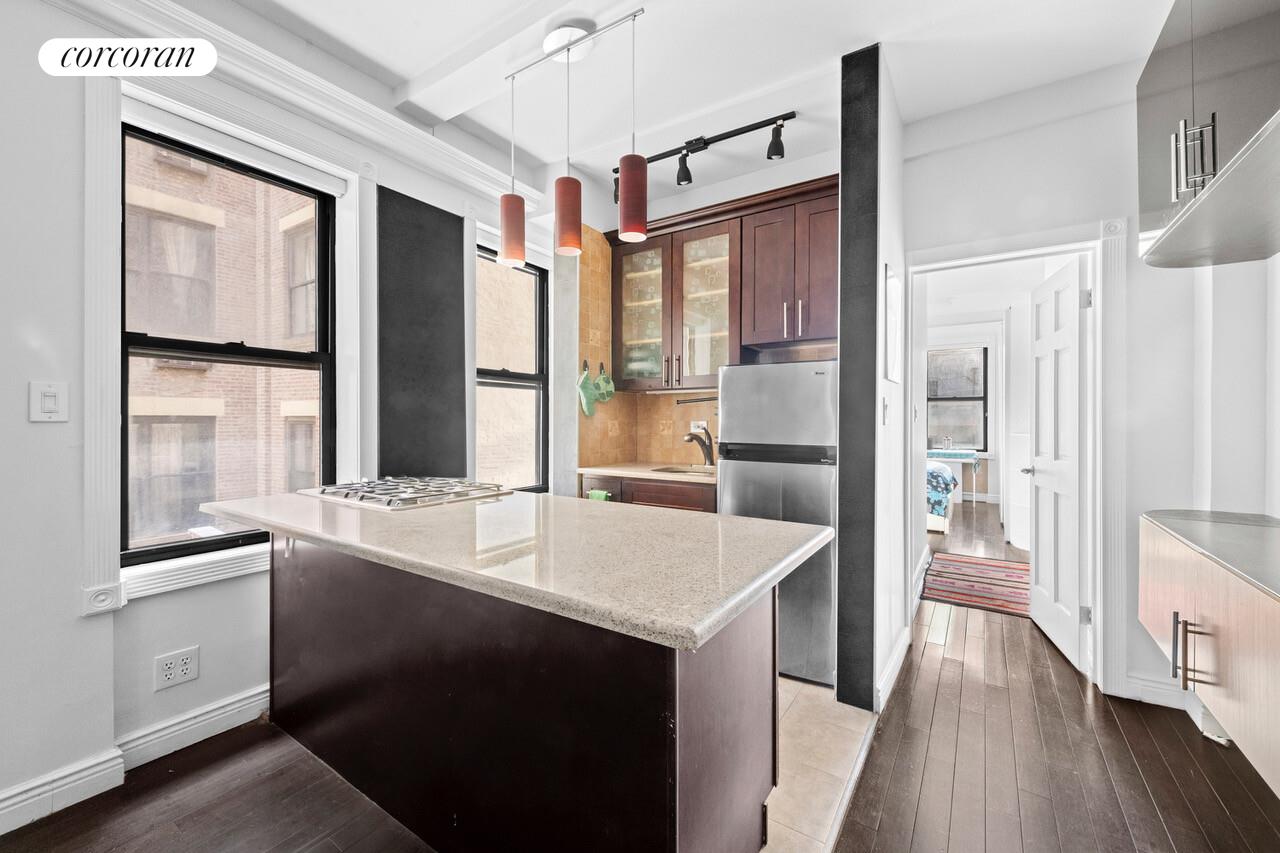 #4 photo, 116 W 72ND Street, Lincoln Square , NY 10023