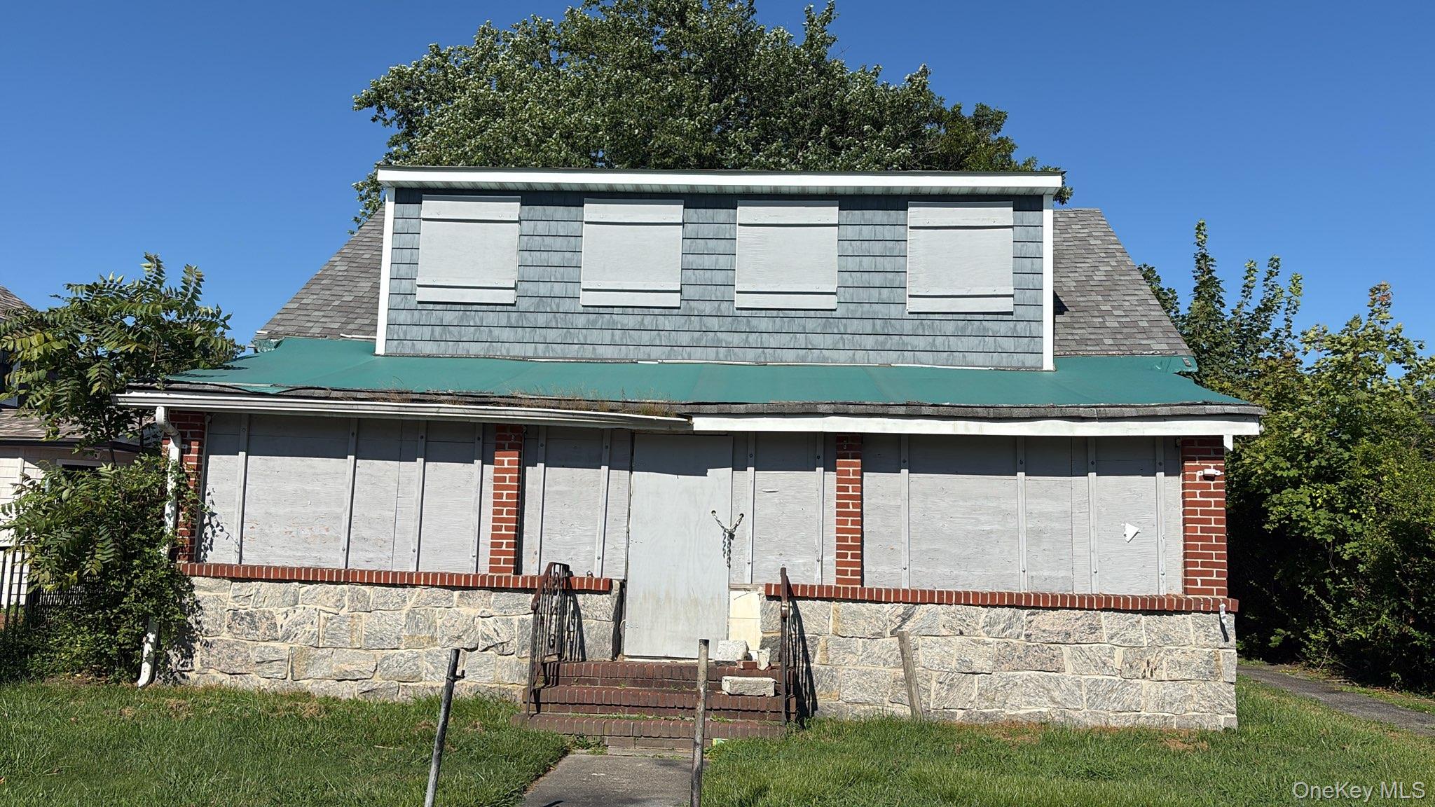 #1 photo, 125 S Clinton Avenue, सफ़ोक काउंटी Bay Shore , NY 11706