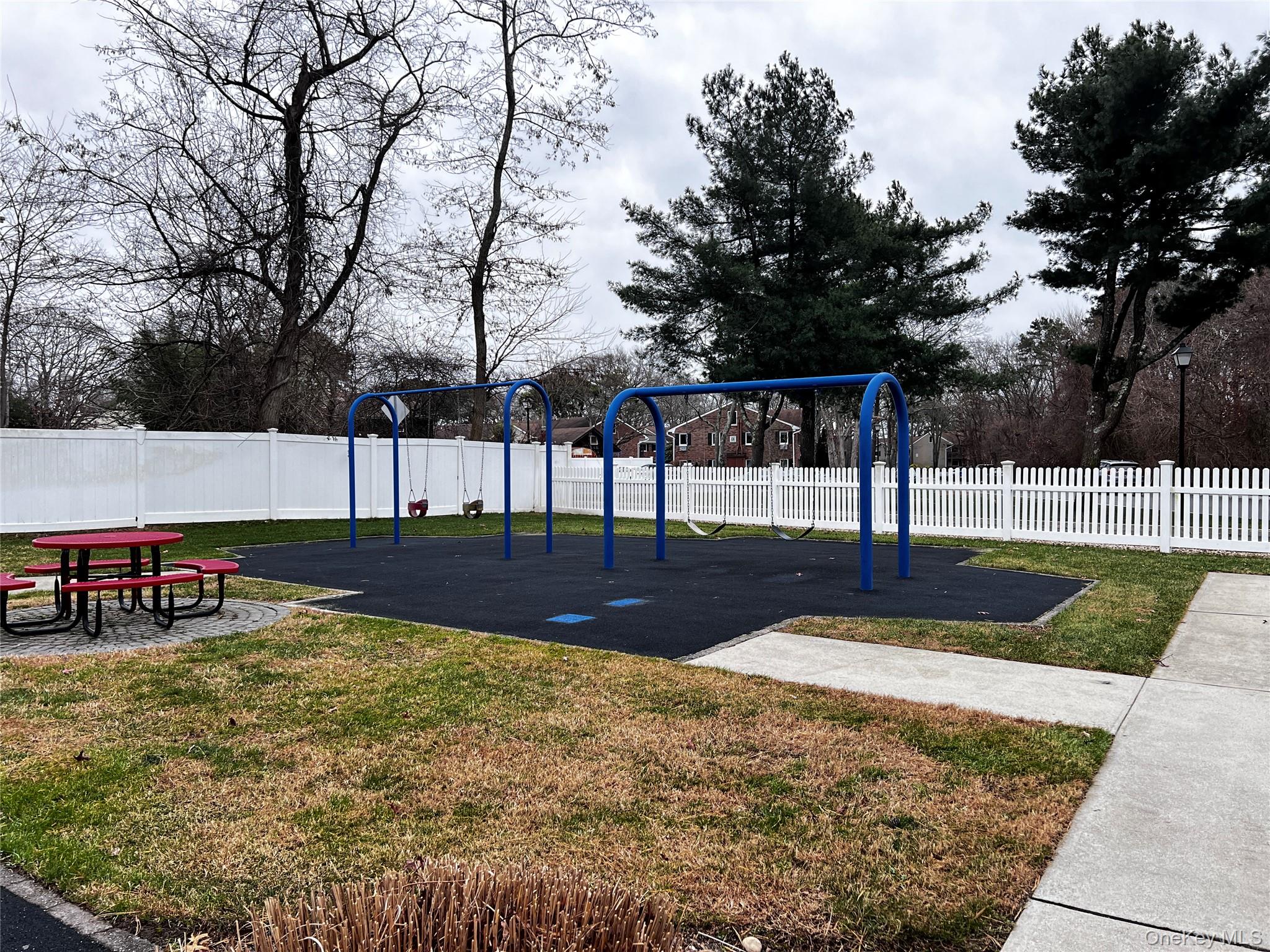 #12 photo, 40 W 4th Street, Patchogue , NY 11772