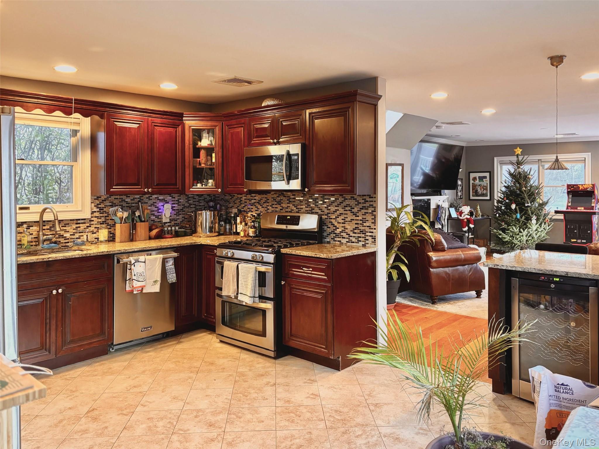 #7 photo, 33 Central Avenue, Amityville , NY 11701