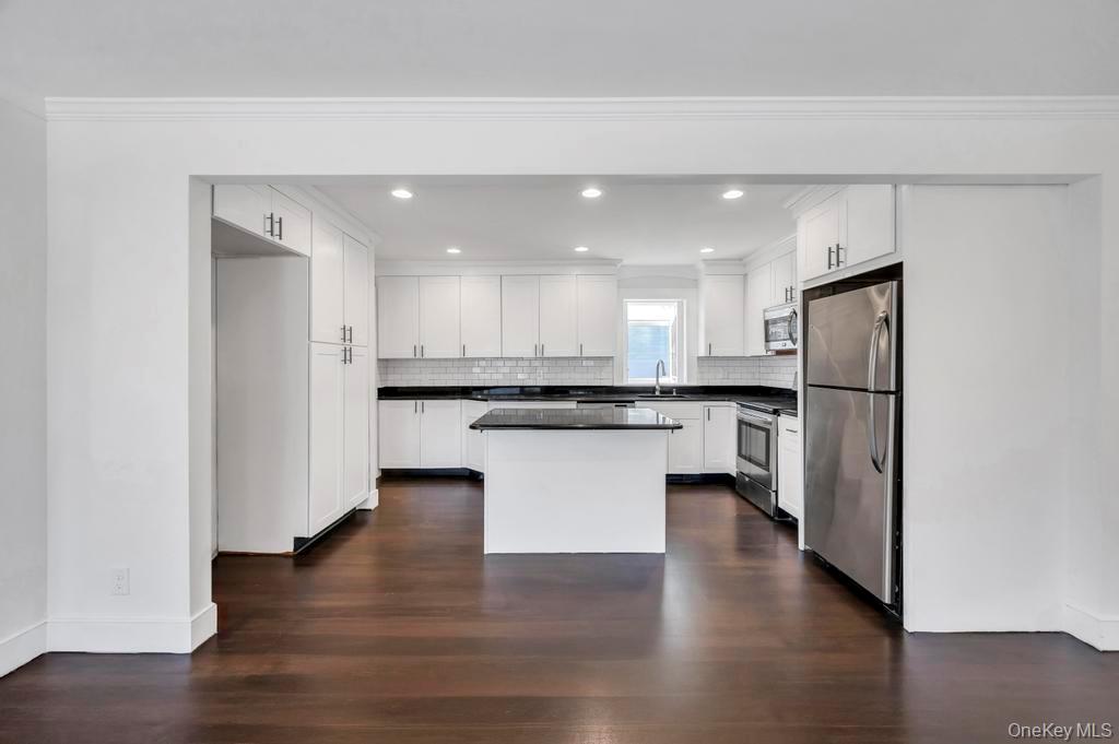 #9 photo, 18 S 28th Street, Wyandanch , NY 11798