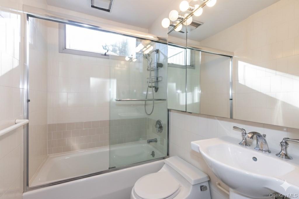 #20 photo, 1 FRANKLIN Road, Great Neck , NY 11024