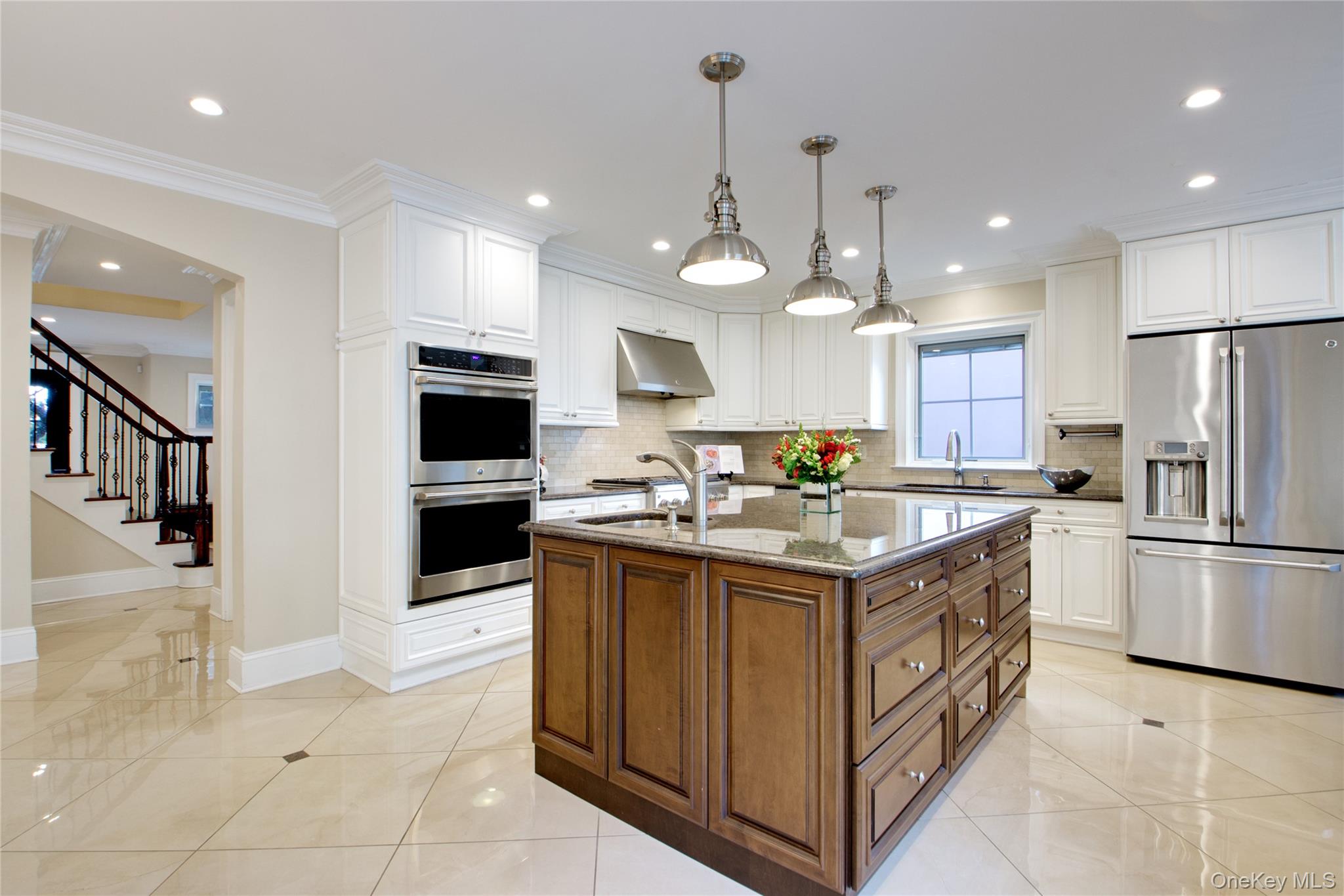 #10 photo, 54-16 252nd Street, लिटिल नेक Little Neck , NY 11362