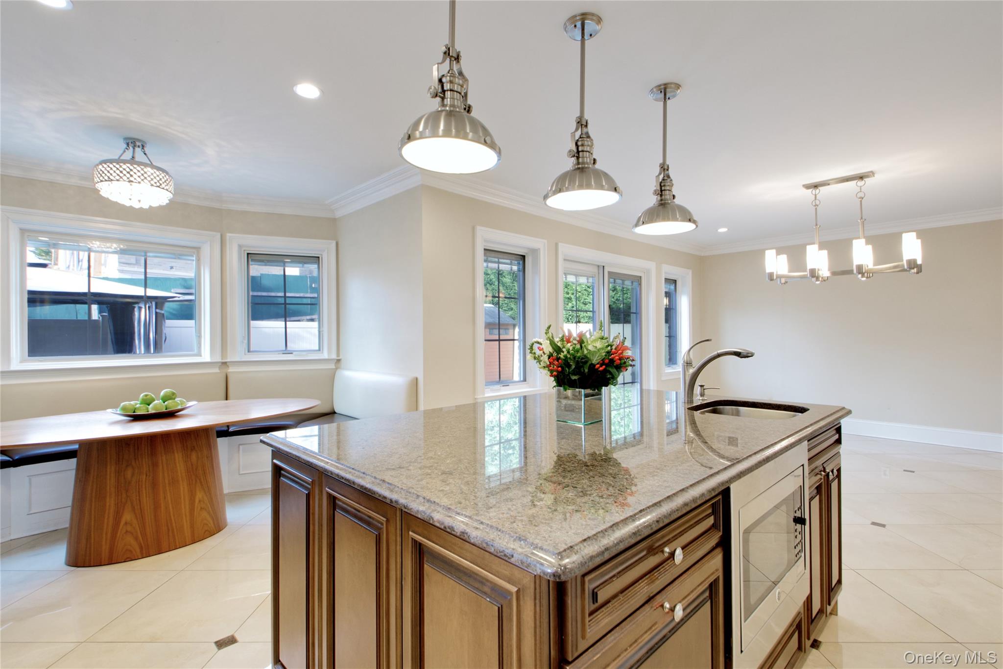 #12 photo, 54-16 252nd Street, लिटिल नेक Little Neck , NY 11362