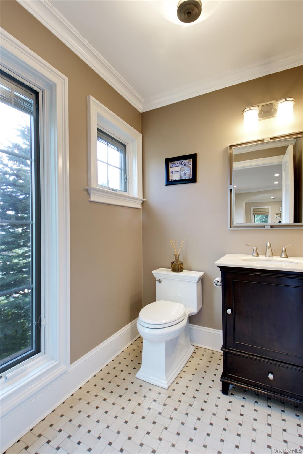 #14 photo, 54-16 252nd Street, लिटिल नेक Little Neck , NY 11362