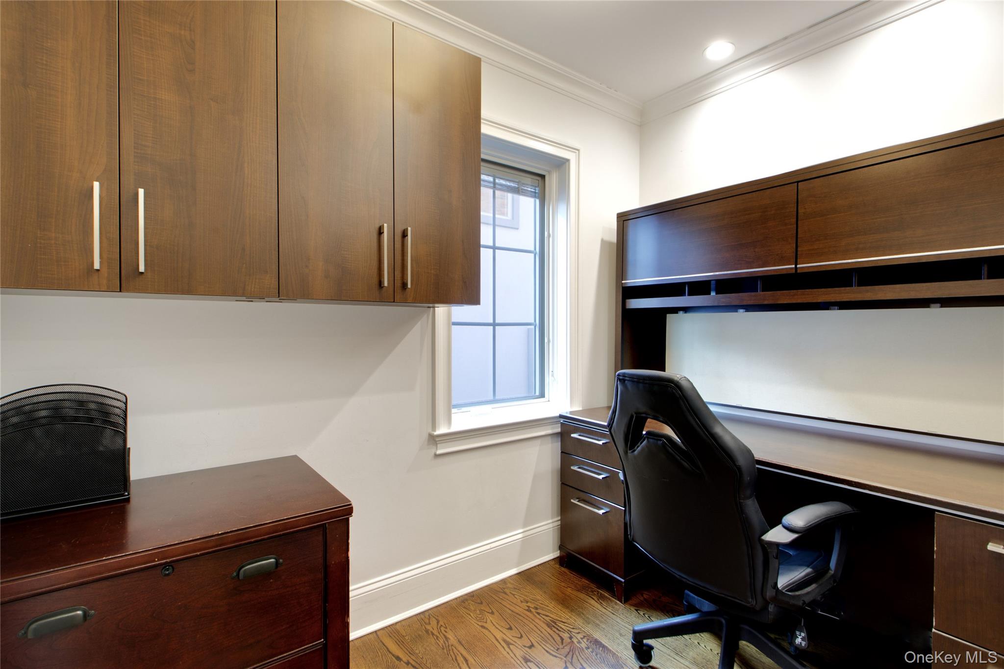 #15 photo, 54-16 252nd Street, लिटिल नेक Little Neck , NY 11362