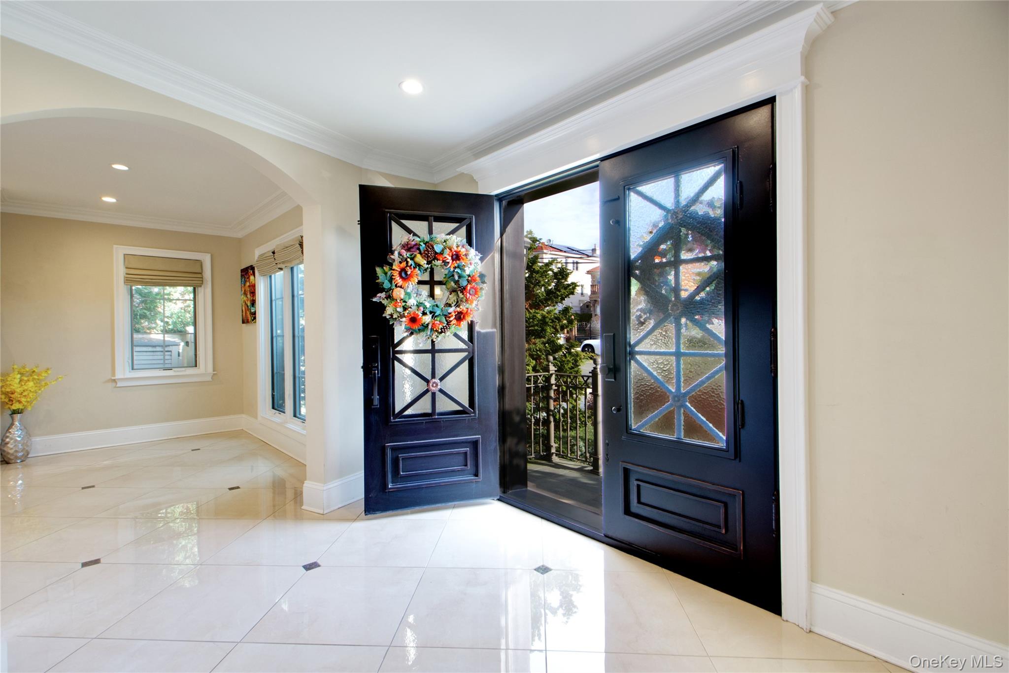 #2 photo, 54-16 252nd Street, लिटिल नेक Little Neck , NY 11362