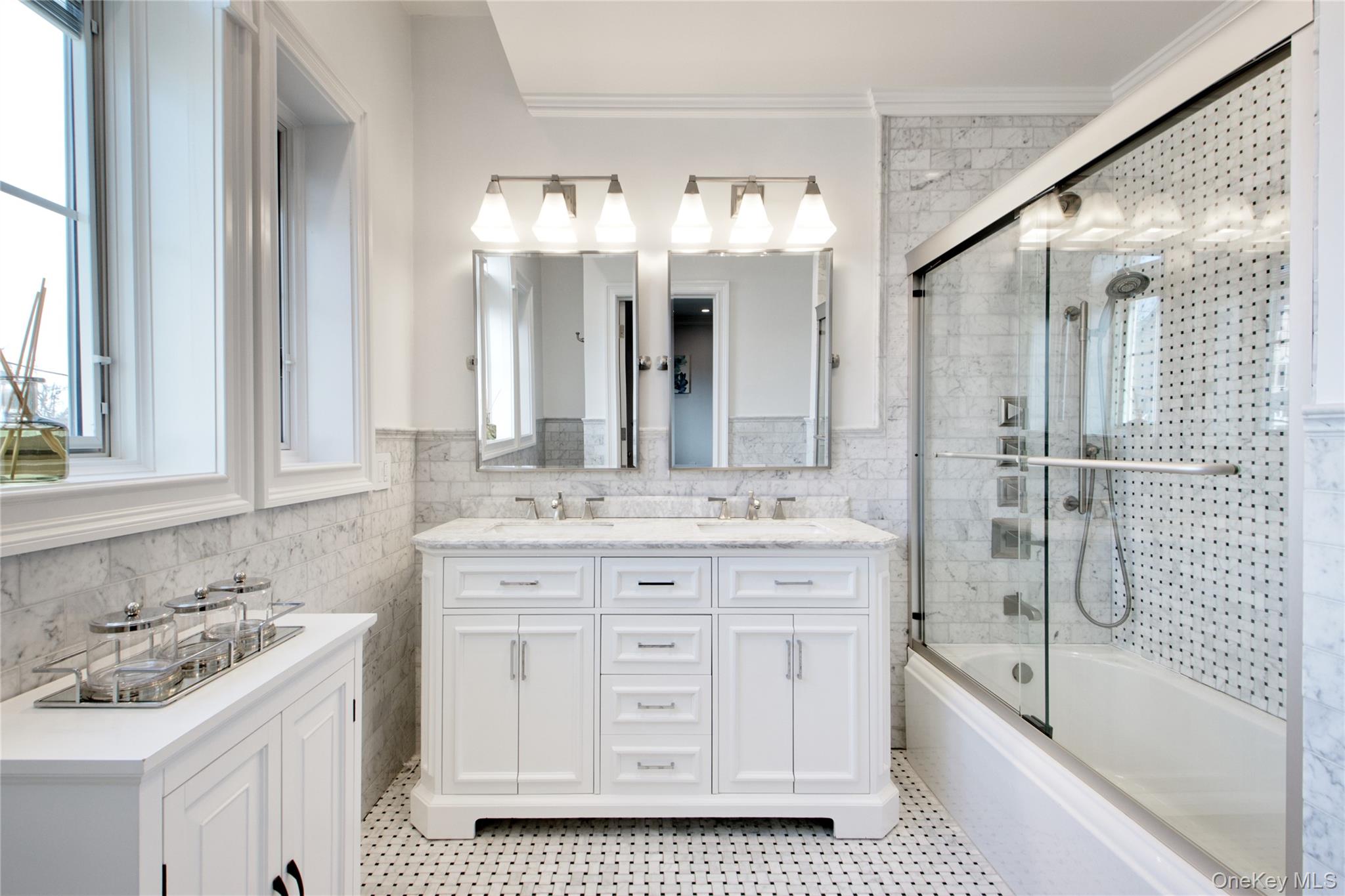 #20 photo, 54-16 252nd Street, लिटिल नेक Little Neck , NY 11362