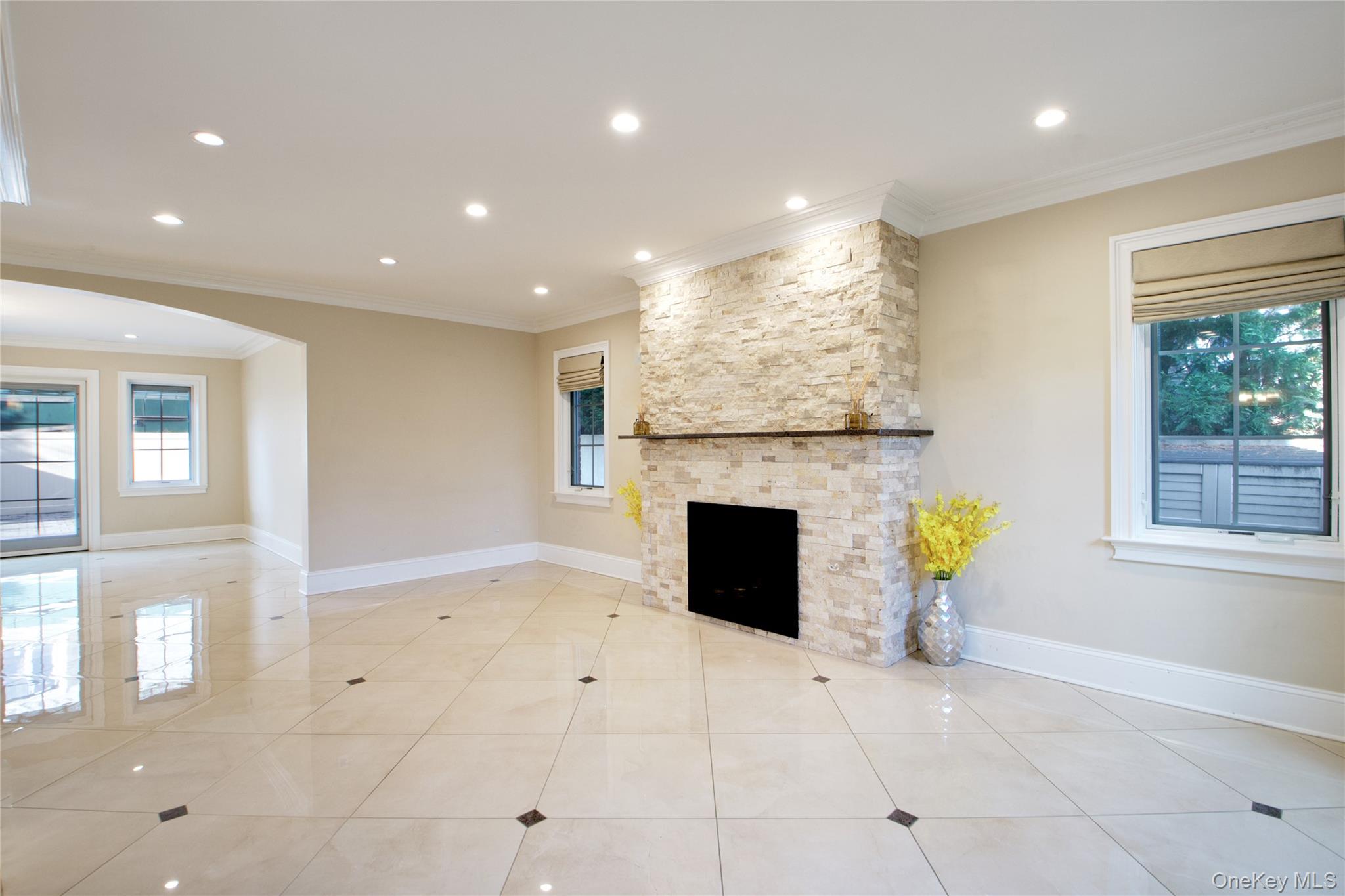 #5 photo, 54-16 252nd Street, लिटिल नेक Little Neck , NY 11362