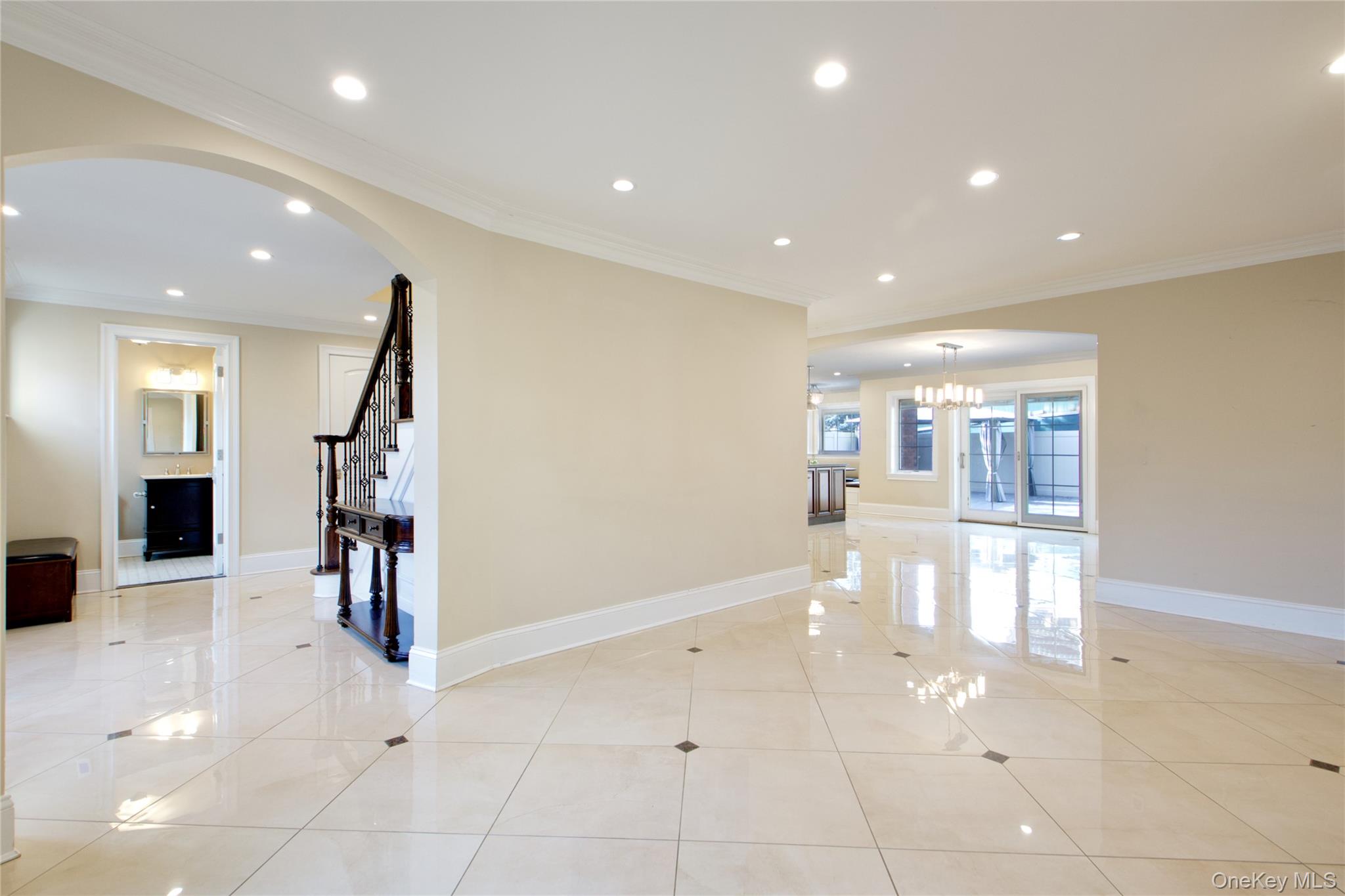 #7 photo, 54-16 252nd Street, लिटिल नेक Little Neck , NY 11362