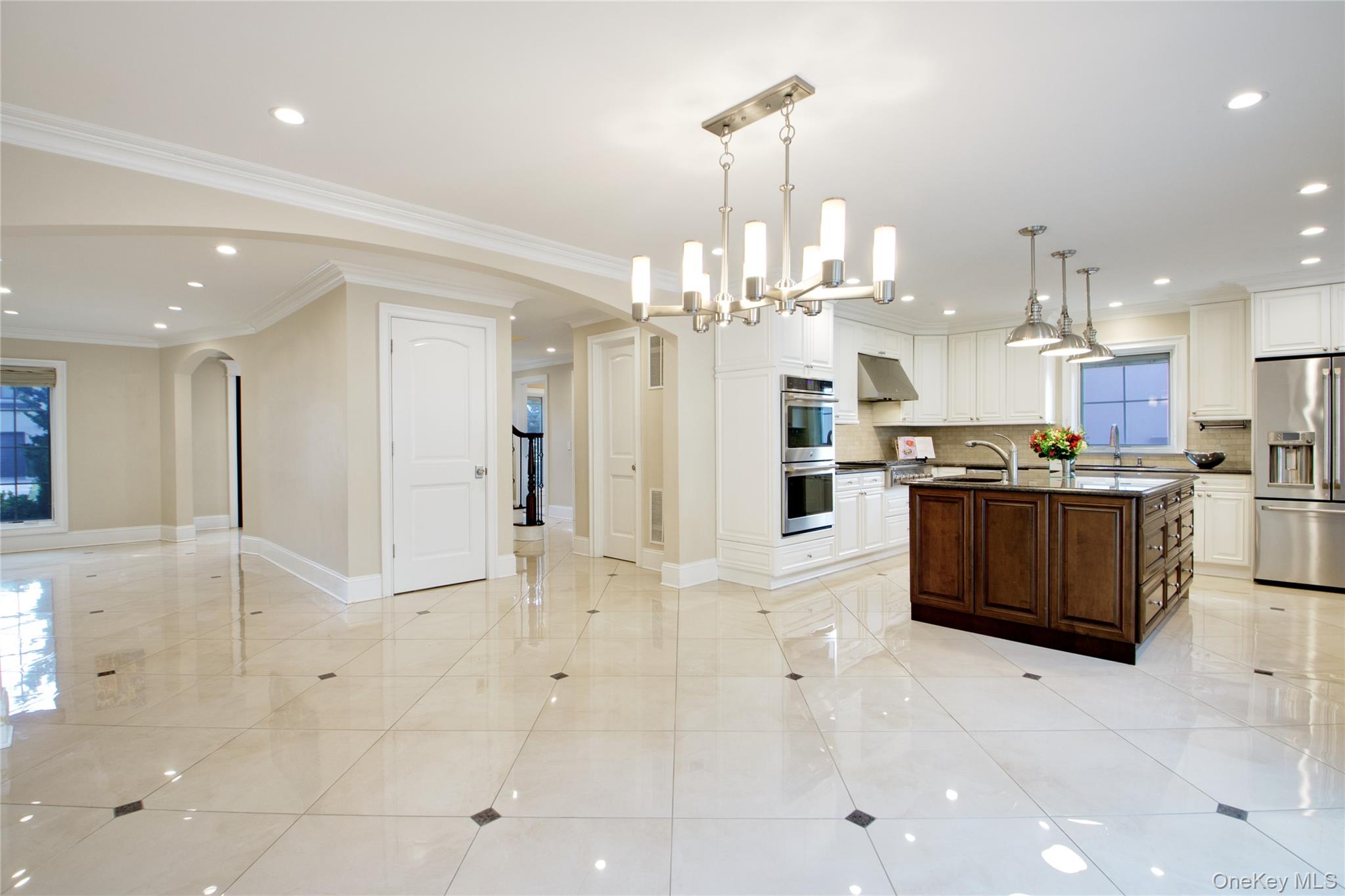 #9 photo, 54-16 252nd Street, लिटिल नेक Little Neck , NY 11362