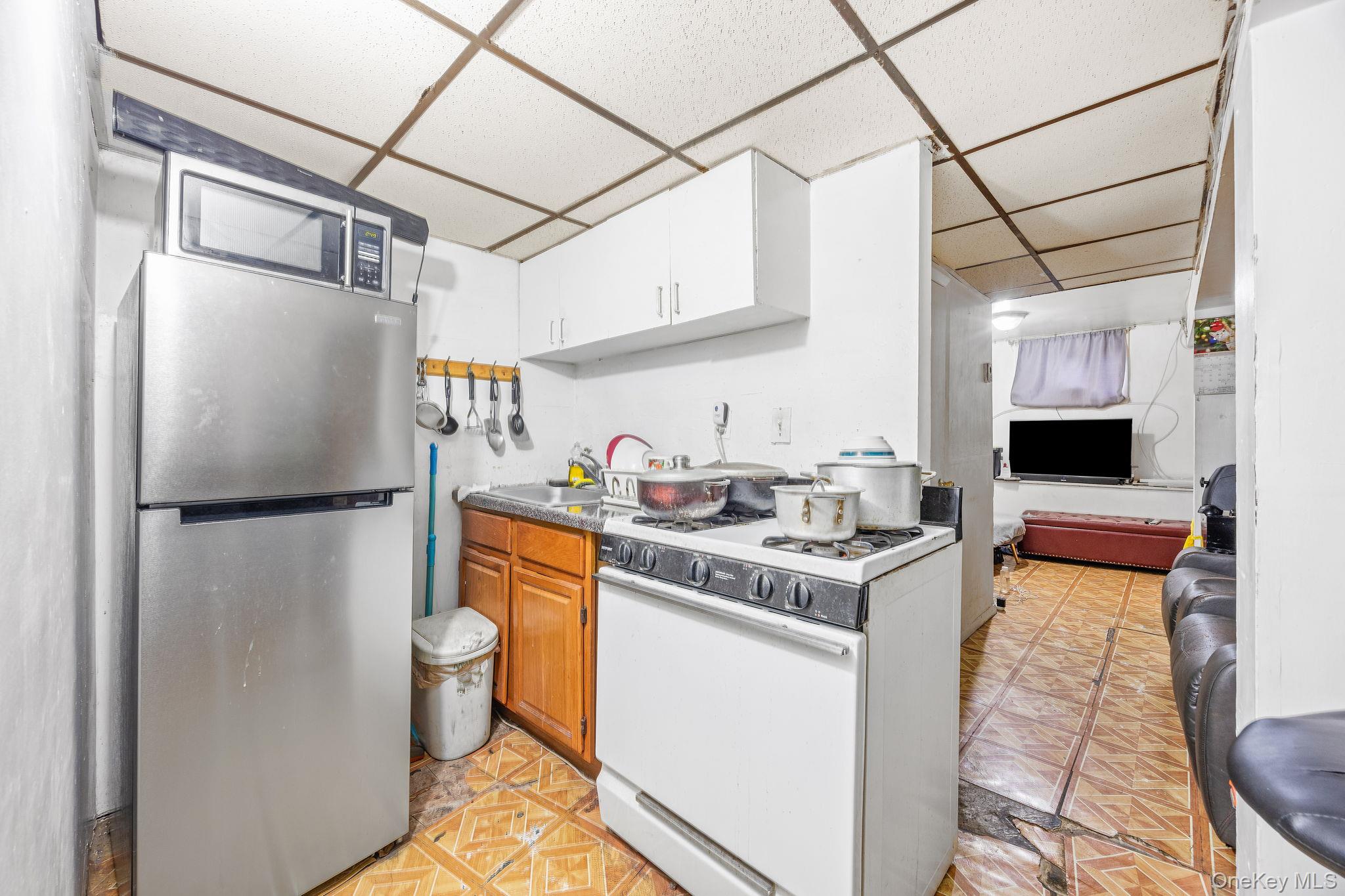 #18 photo, 927 E 35th Street, Brooklyn , NY 11210