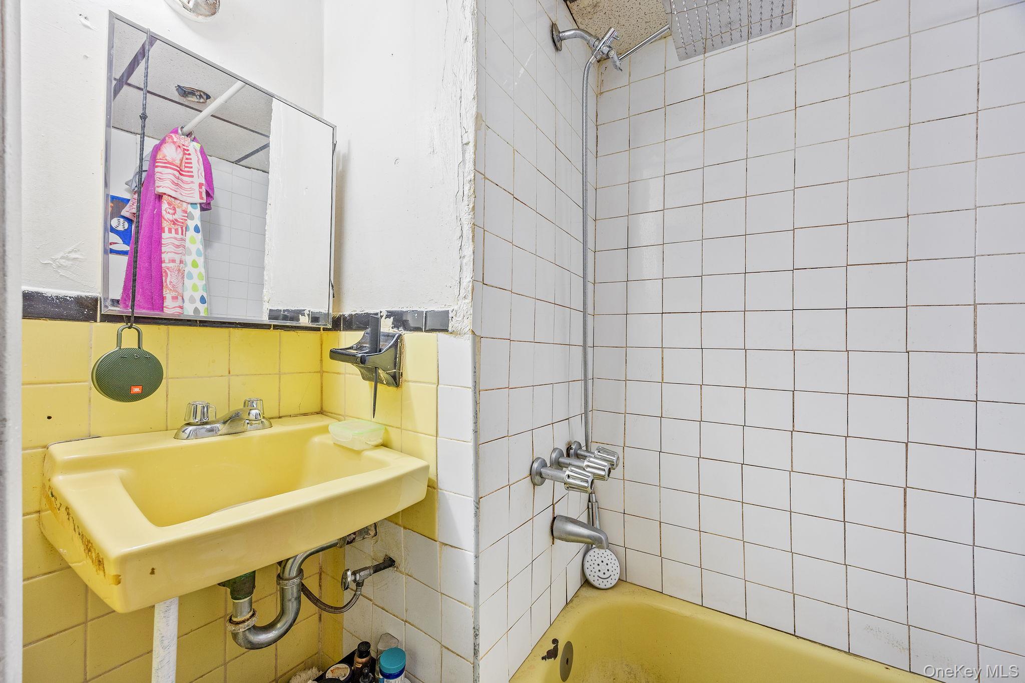 #19 photo, 927 E 35th Street, Brooklyn , NY 11210