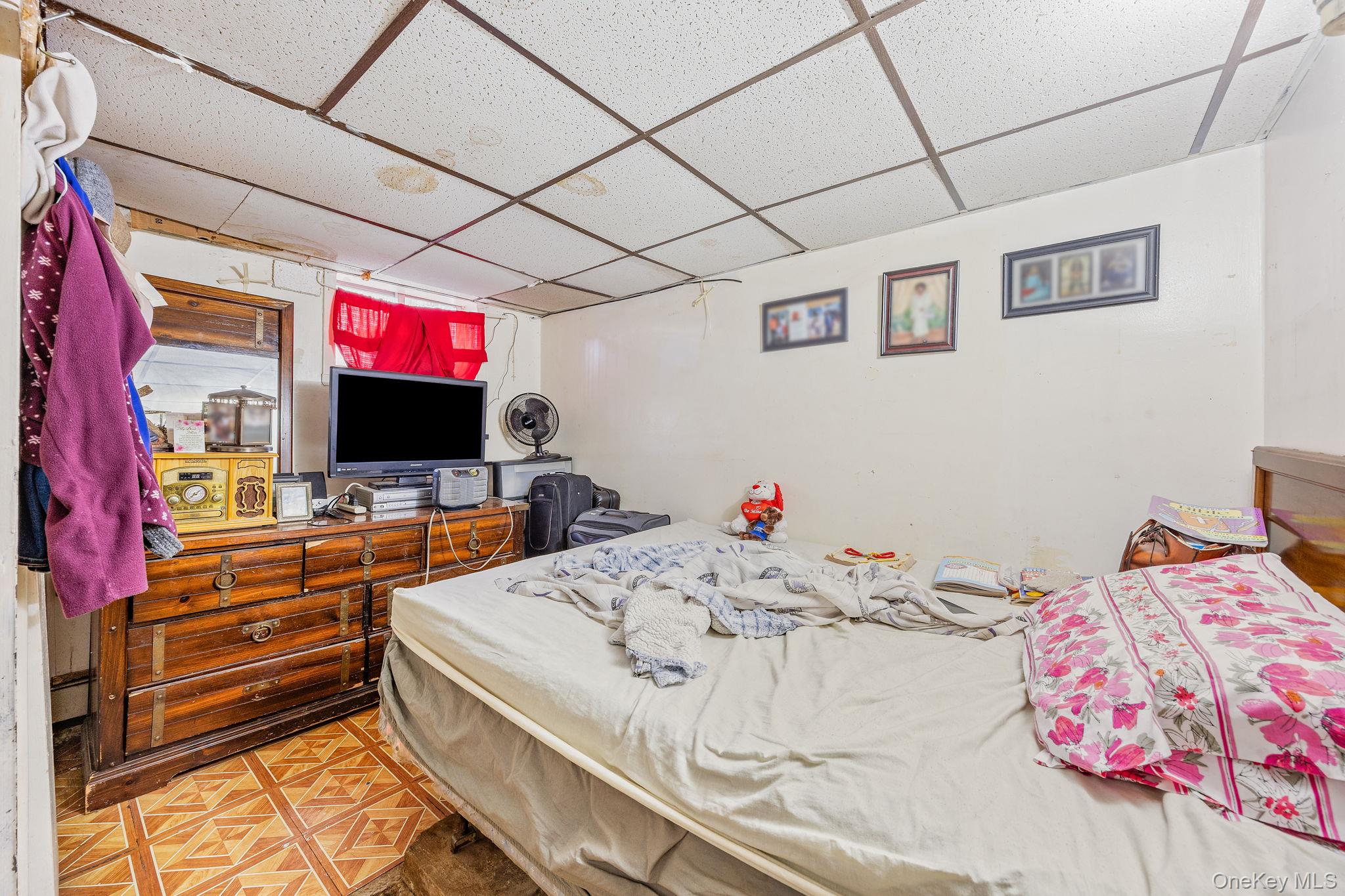 #20 photo, 927 E 35th Street, Brooklyn , NY 11210