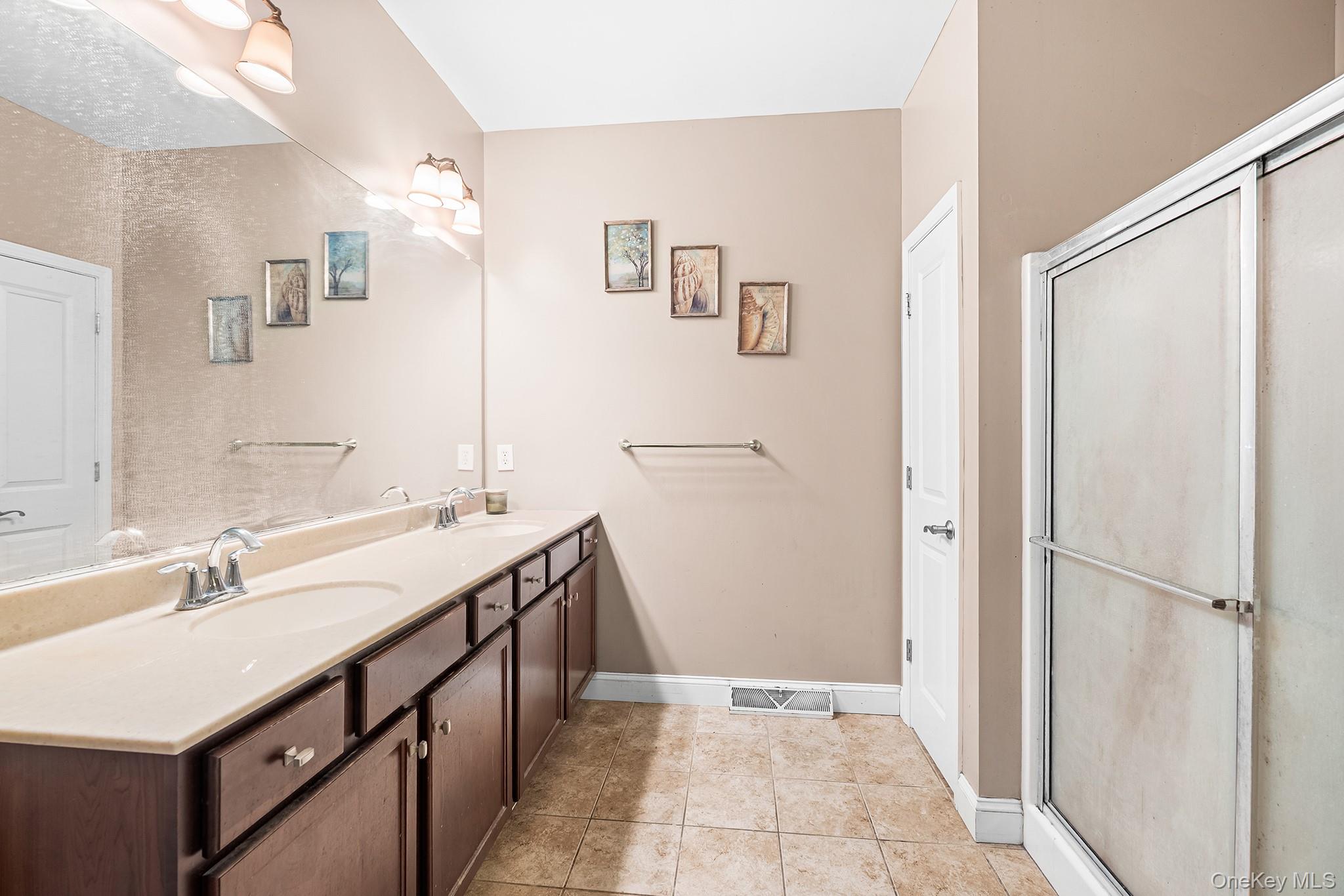 #16 photo, 5 Matthews Court, Colonie , NY 12047