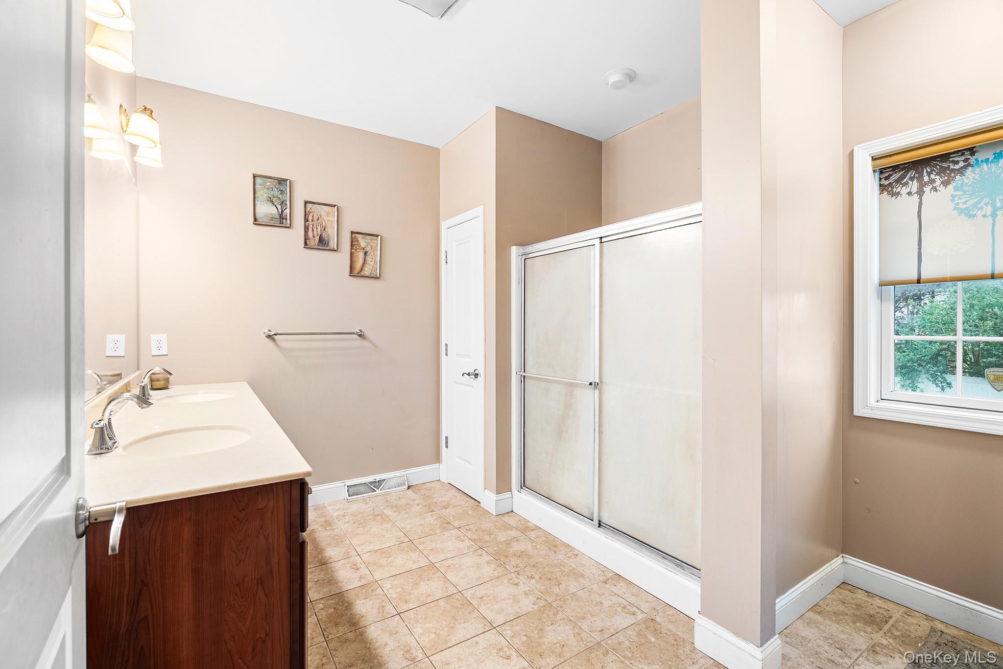 #17 photo, 5 Matthews Court, Colonie , NY 12047