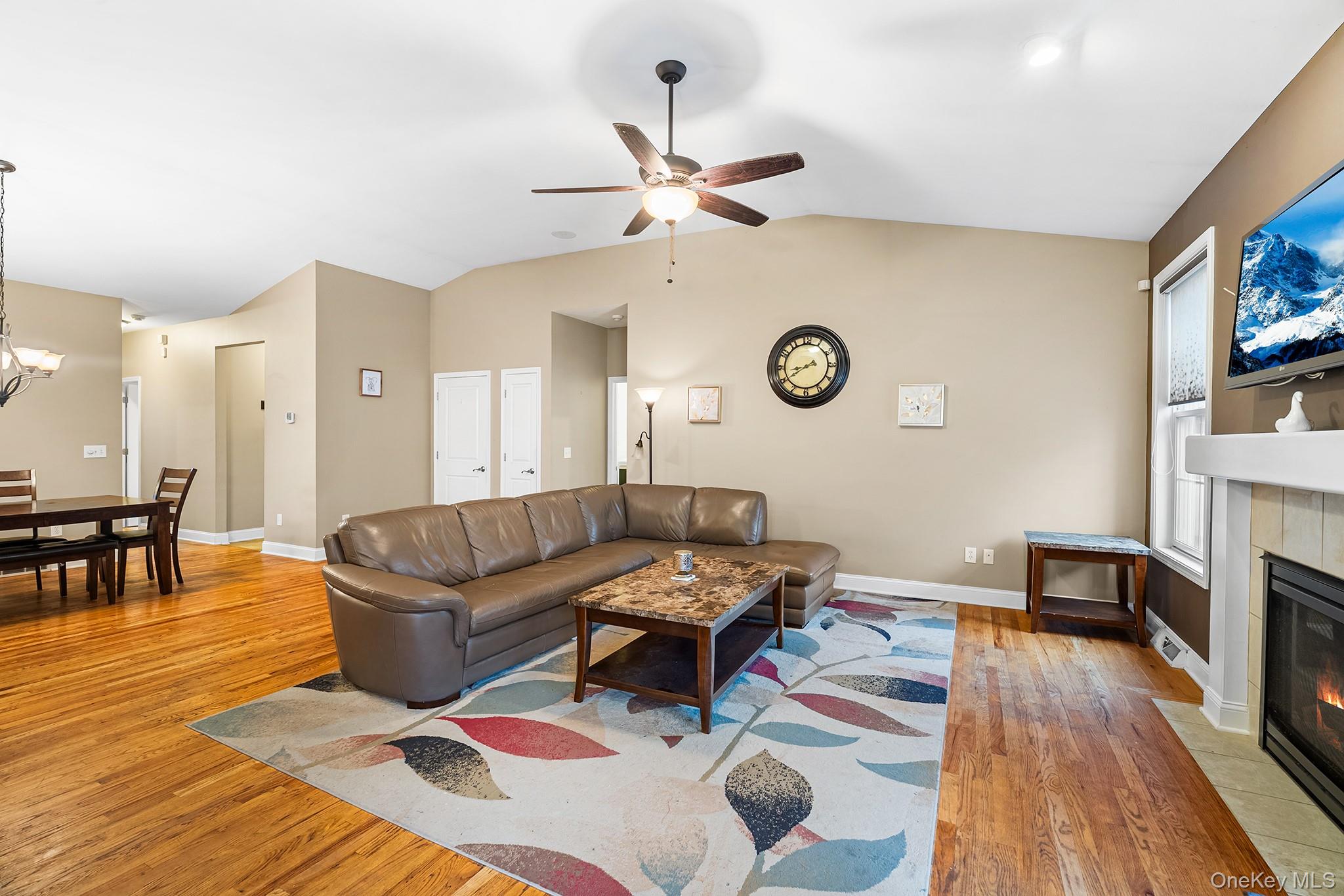 #4 photo, 5 Matthews Court, Colonie , NY 12047