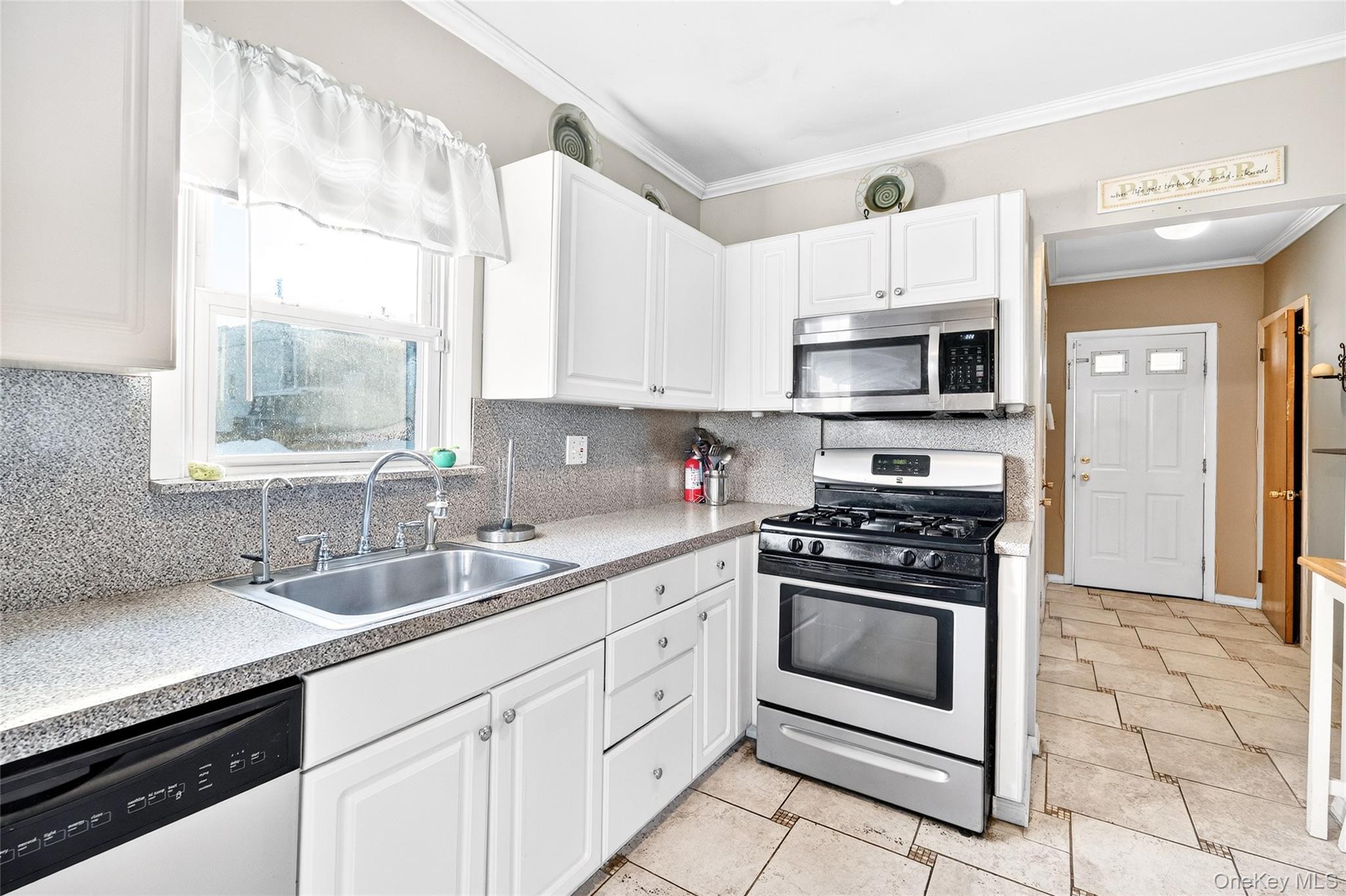 #17 photo, 49 Cleveland Street, White Plains , NY 10606