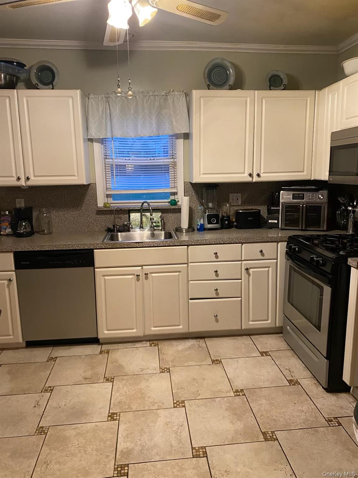 #2 photo, 49 Cleveland Street, White Plains , NY 10606