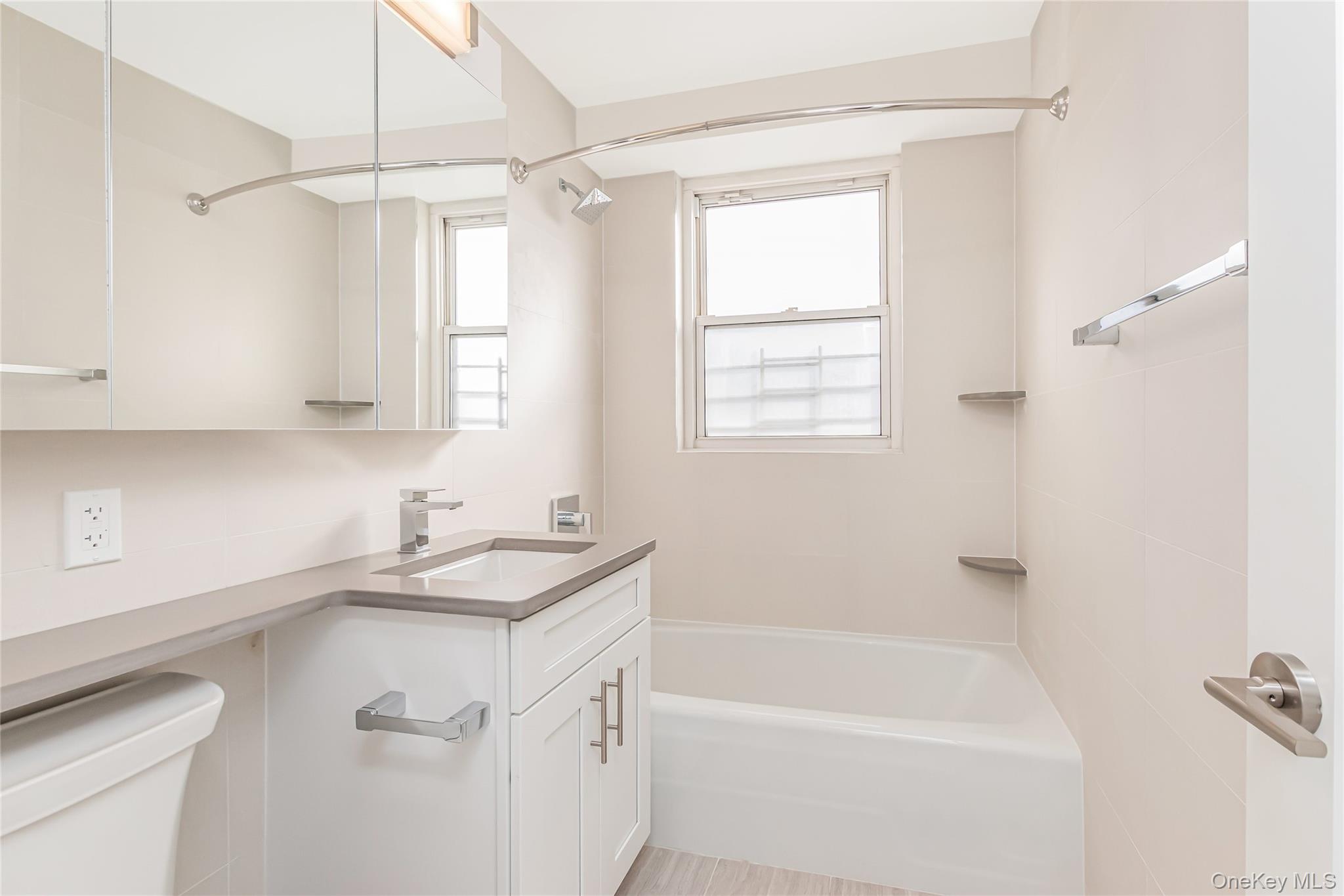 #10 photo, 3333 Henry Hudson Parkway, Bronx , NY 10463