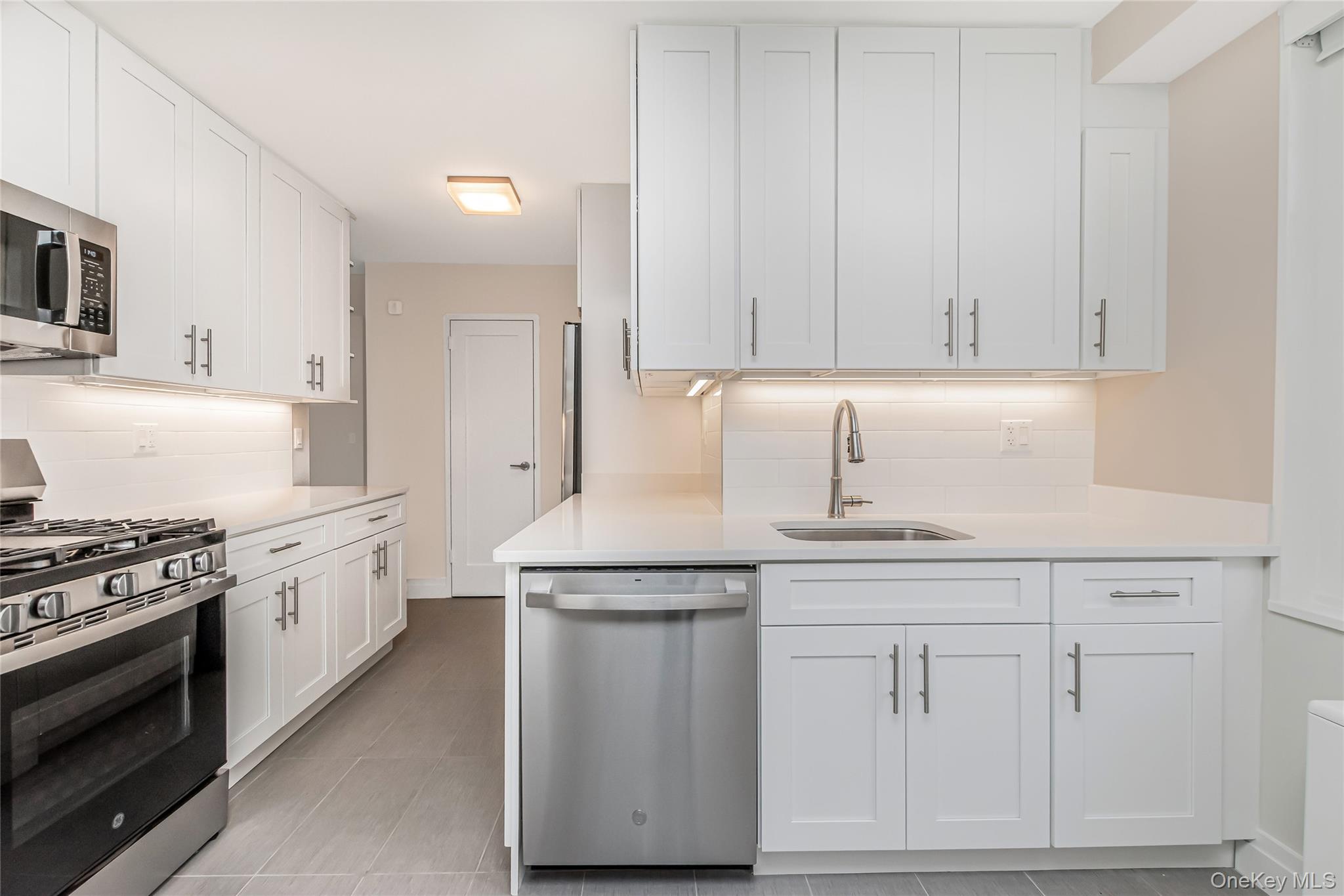 #6 photo, 3333 Henry Hudson Parkway, Bronx , NY 10463