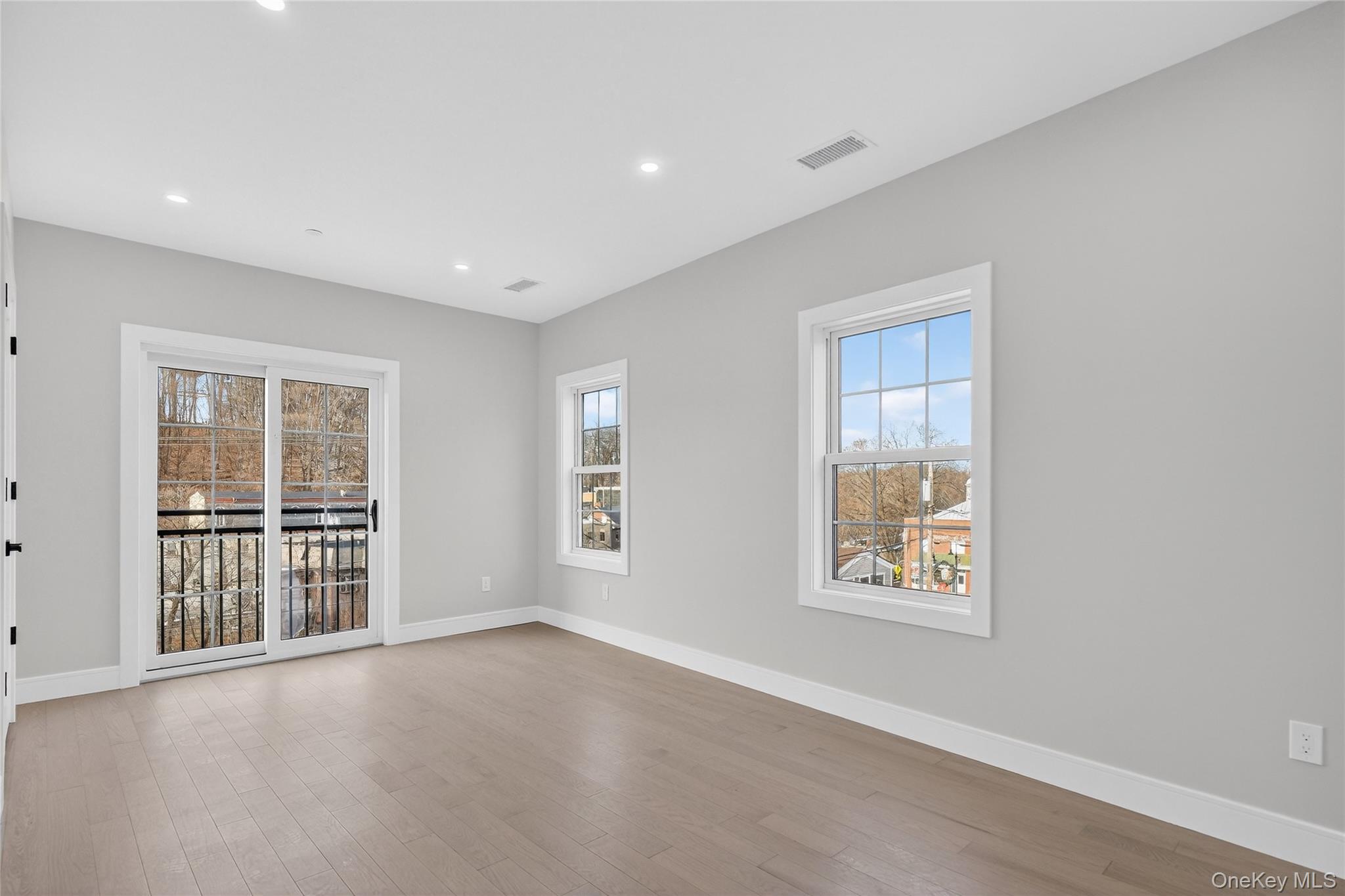 #16 photo, 10 Market, 뉴욕주 Wappingers Falls , NY 12590