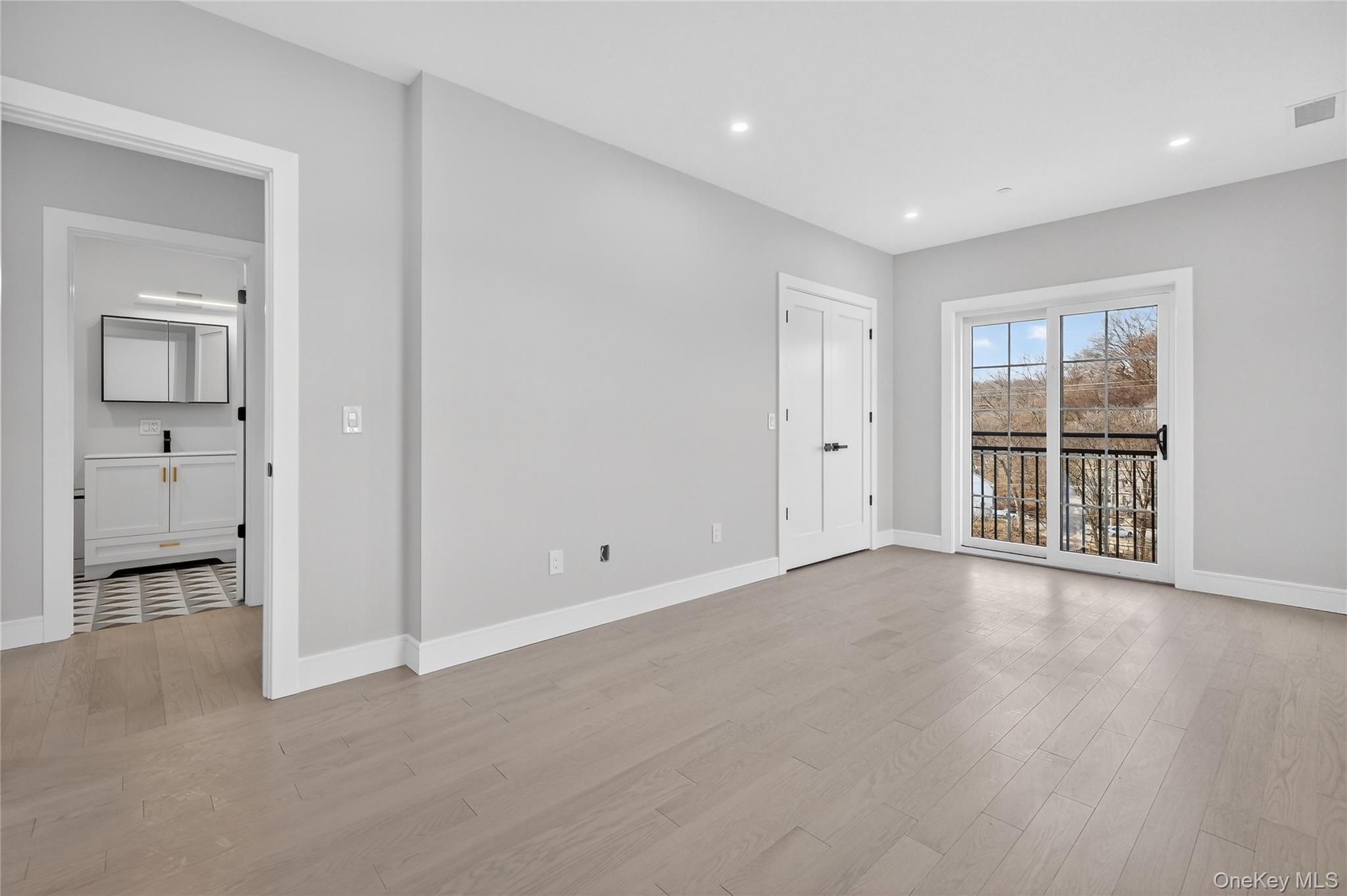 #18 photo, 10 Market, 뉴욕주 Wappingers Falls , NY 12590