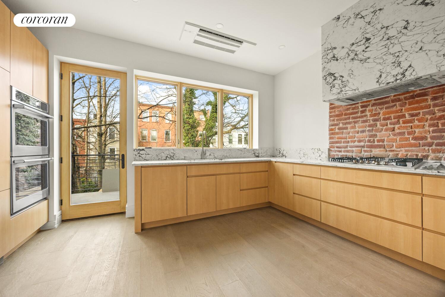 #1 photo, 242 ALBANY Avenue, הברונקס Crown Heights , NY 11213