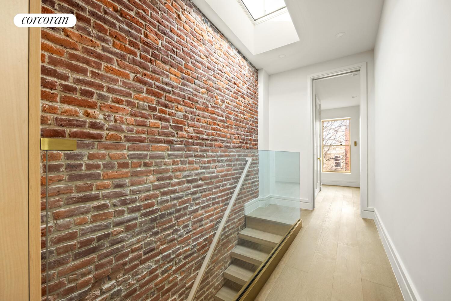 #7 photo, 242 ALBANY Avenue, הברונקס Crown Heights , NY 11213