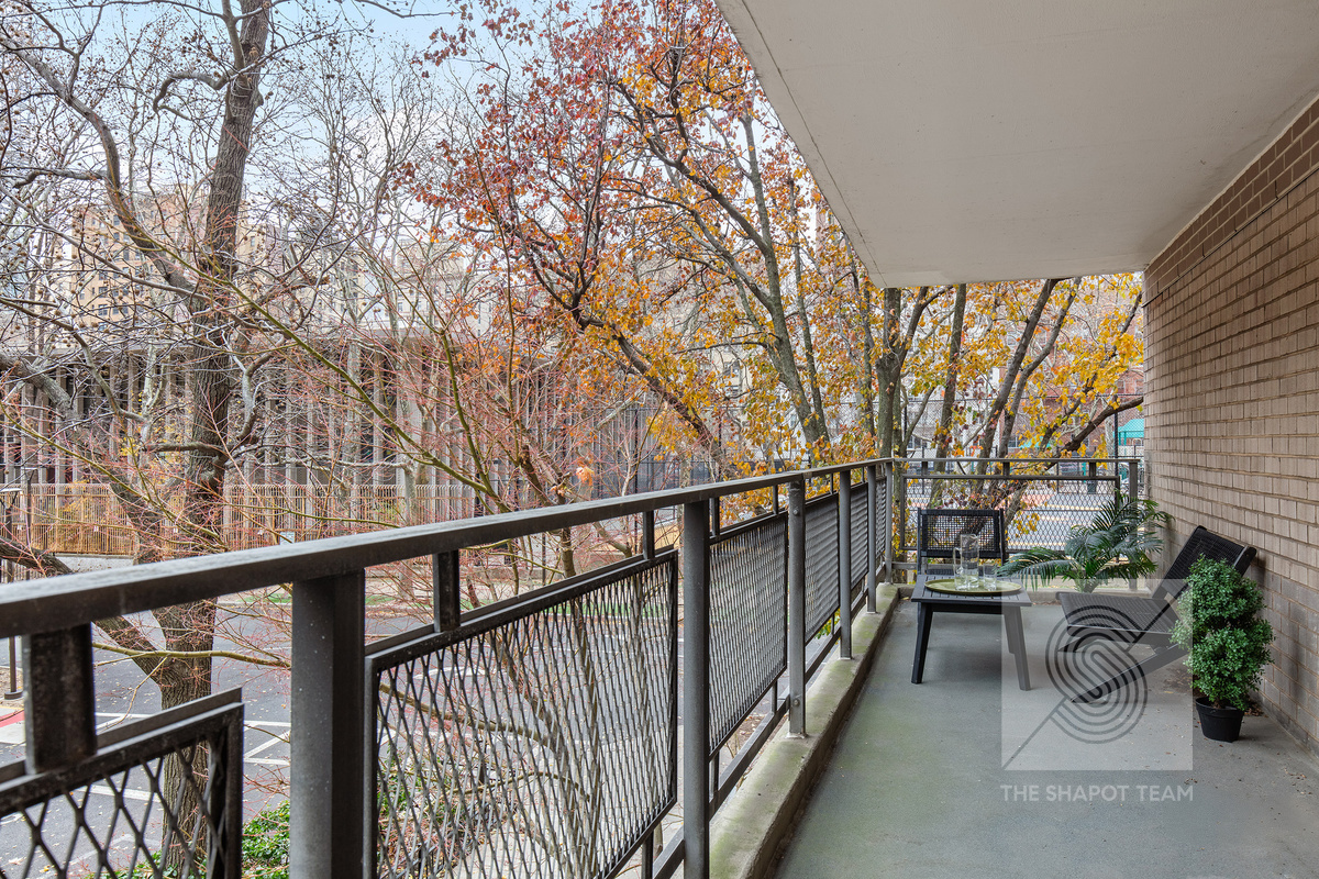 #12 photo, 170 W End Avenue, Lincoln Square , NY 10023