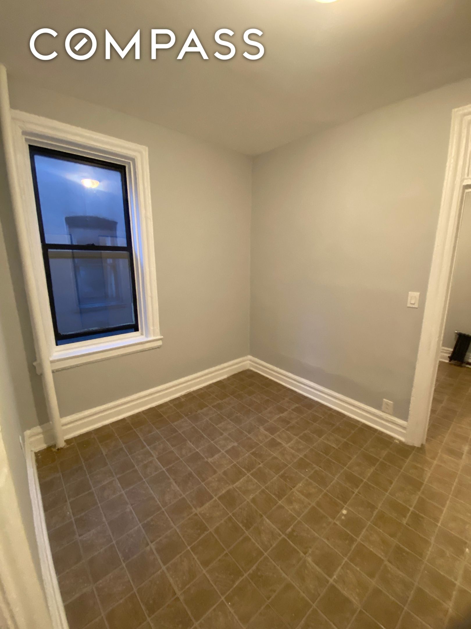 #3 photo, 40-11 25th Avenue, קווינס Astoria , NY 11103