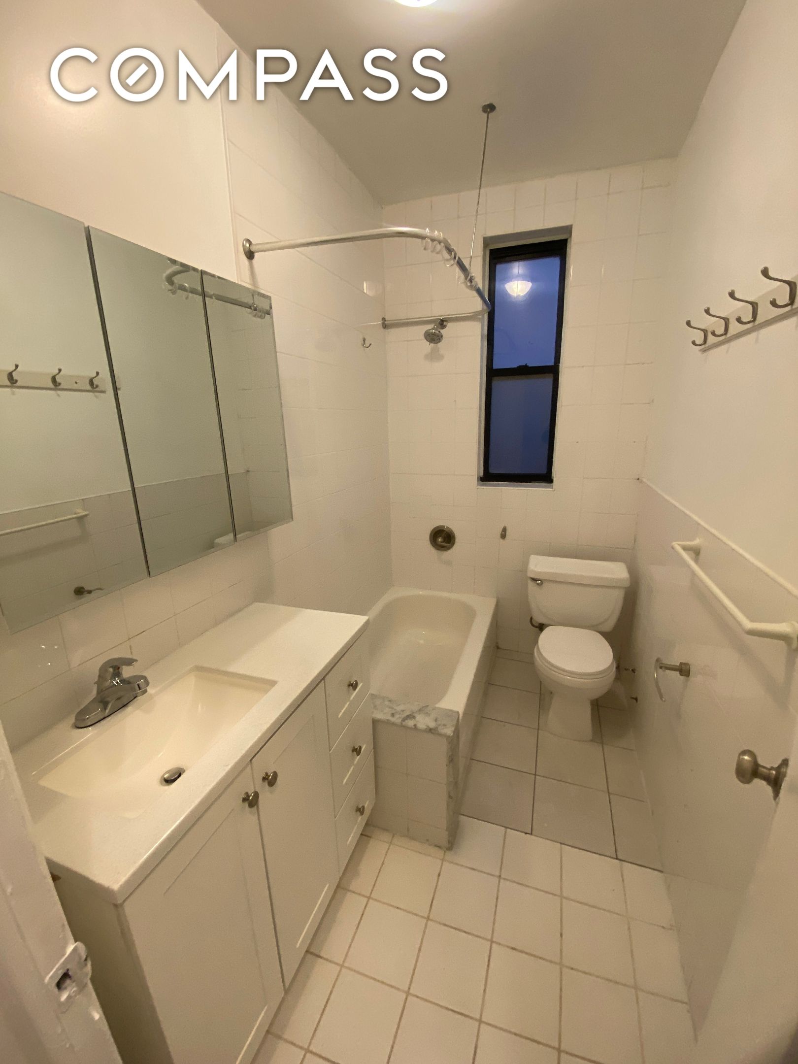 #8 photo, 40-11 25th Avenue, קווינס Astoria , NY 11103