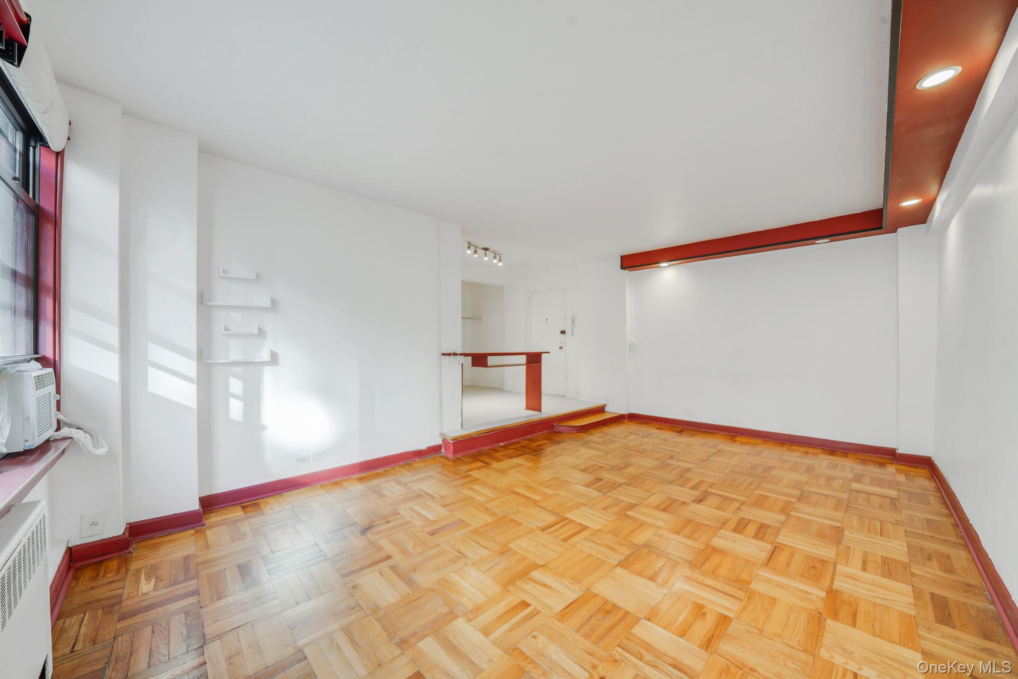 #11 photo, 98-33 64th Avenue, 皇后区 雷哥公园 Rego Park , NY 11374