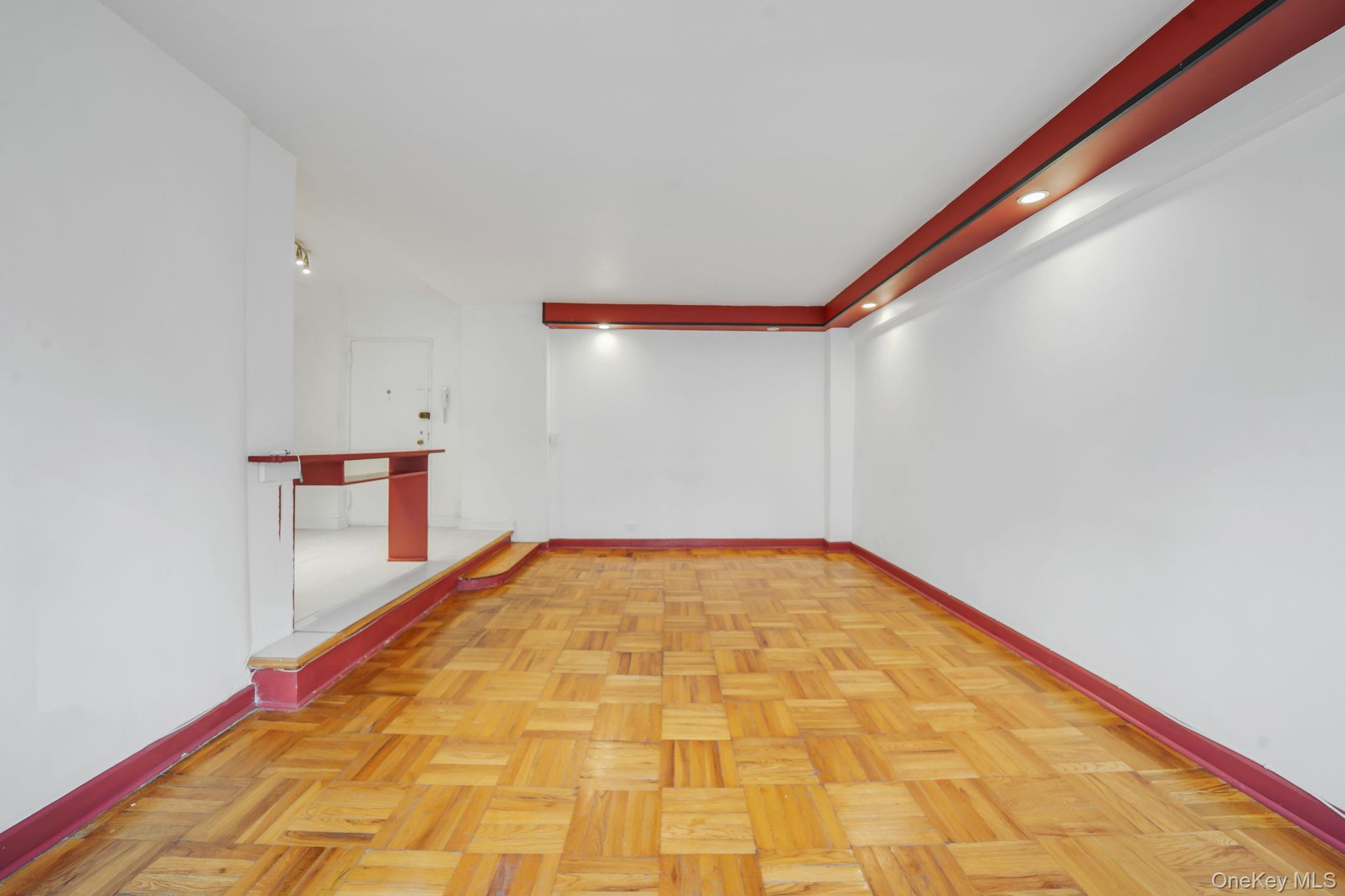 #12 photo, 98-33 64th Avenue, 皇后区 雷哥公园 Rego Park , NY 11374