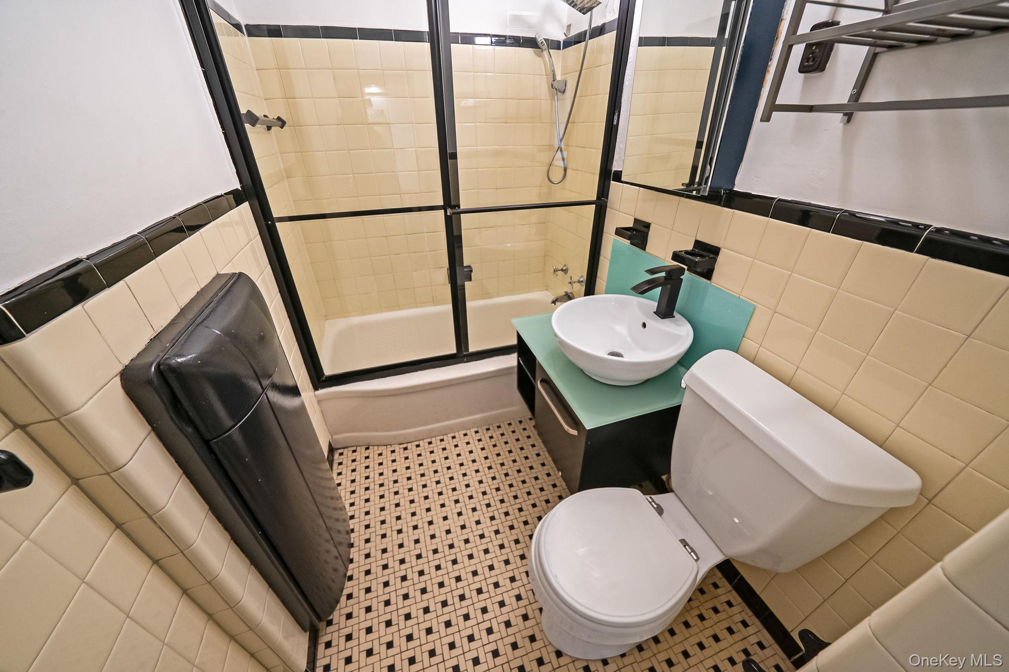 #19 photo, 98-33 64th Avenue, 皇后区 雷哥公园 Rego Park , NY 11374