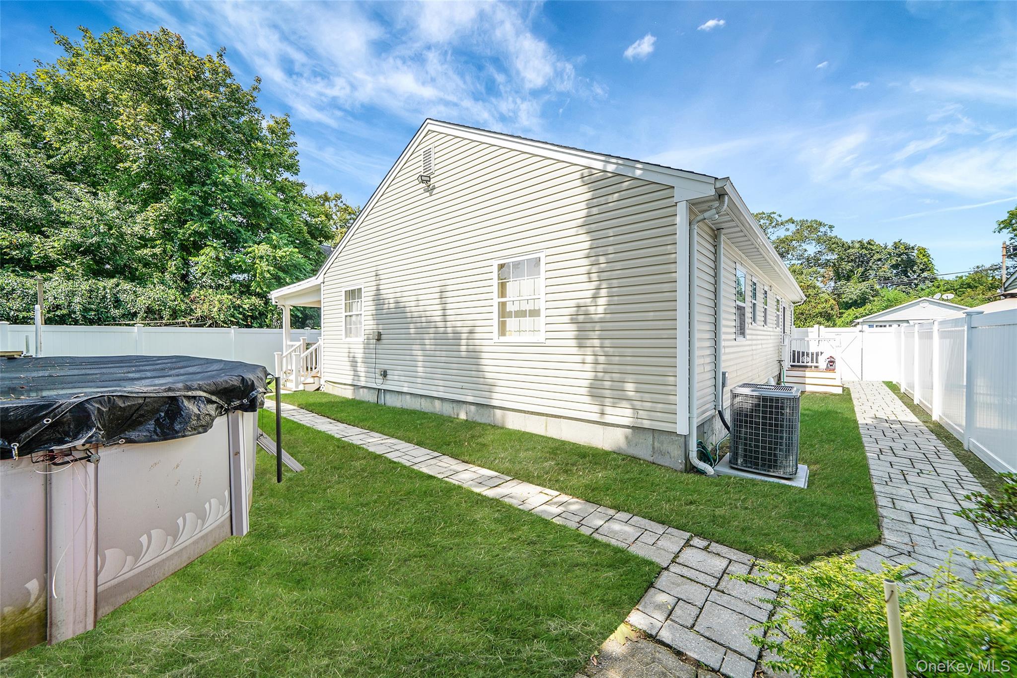 #10 photo, 12 Edwin Street, সাফোক কাউন্টি Bay Shore , NY 11706