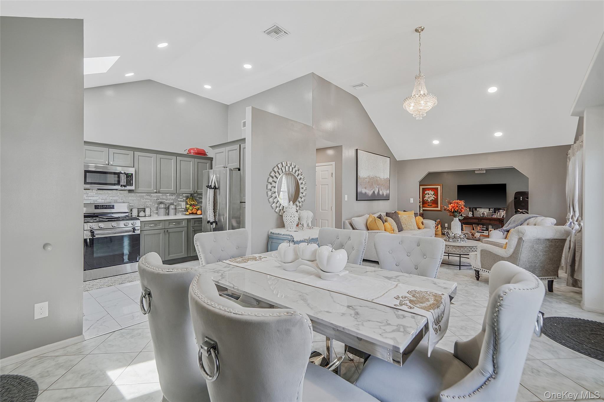 #14 photo, 12 Edwin Street, সাফোক কাউন্টি Bay Shore , NY 11706