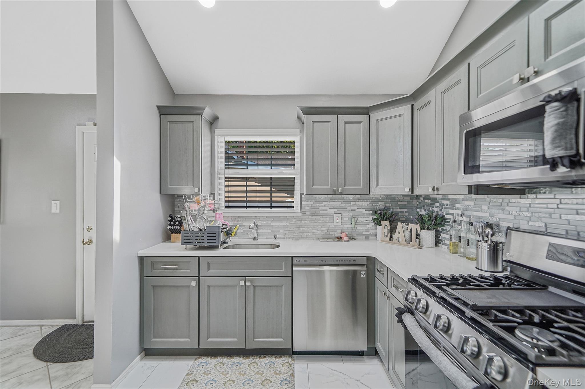 #16 photo, 12 Edwin Street, সাফোক কাউন্টি Bay Shore , NY 11706