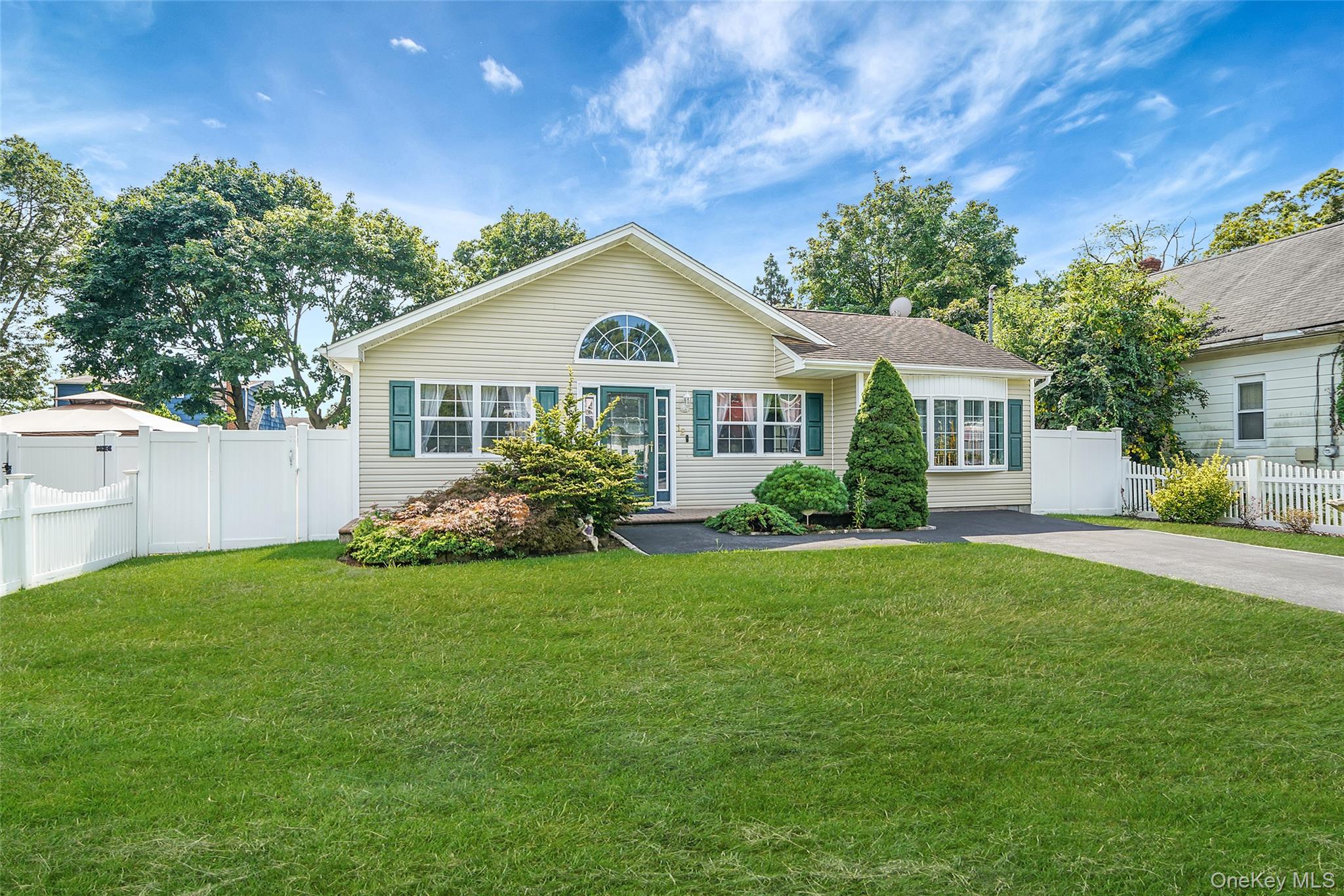 #3 photo, 12 Edwin Street, সাফোক কাউন্টি Bay Shore , NY 11706