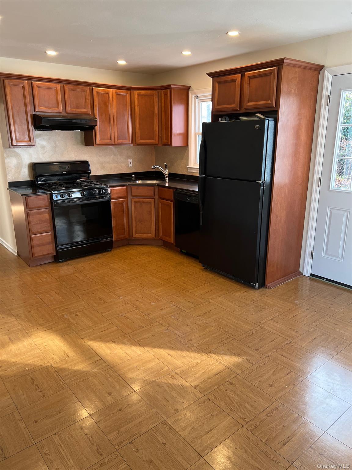 #2 photo, 98 Lakewood Av Avenue, Ronkonkoma , NY 11779