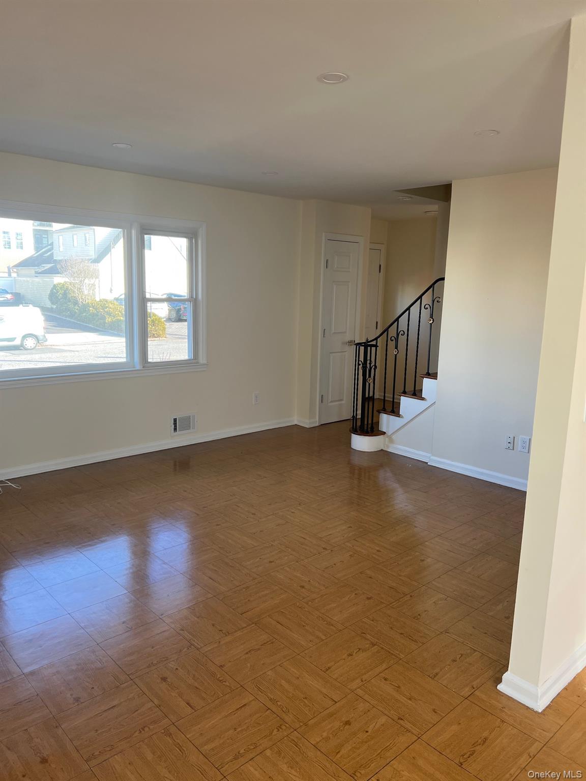 #4 photo, 98 Lakewood Av Avenue, Ronkonkoma , NY 11779