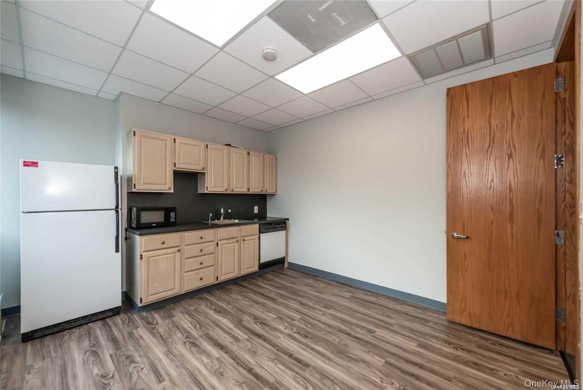 #19 photo, 144 Woodbury Road, Woodbury , NY 11797