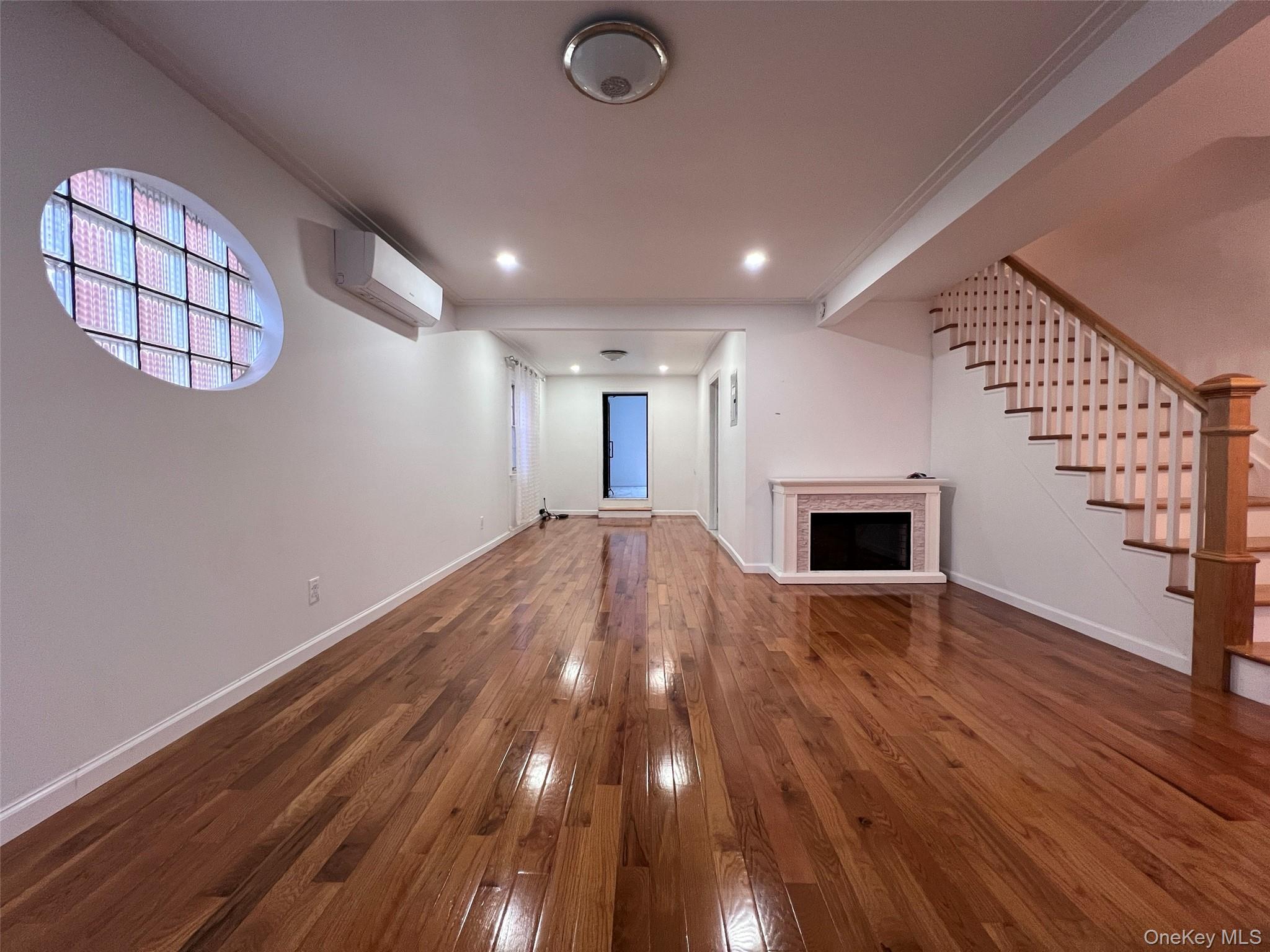 #11 photo, 2522 Seymour Avenue, Bronx , NY 10469