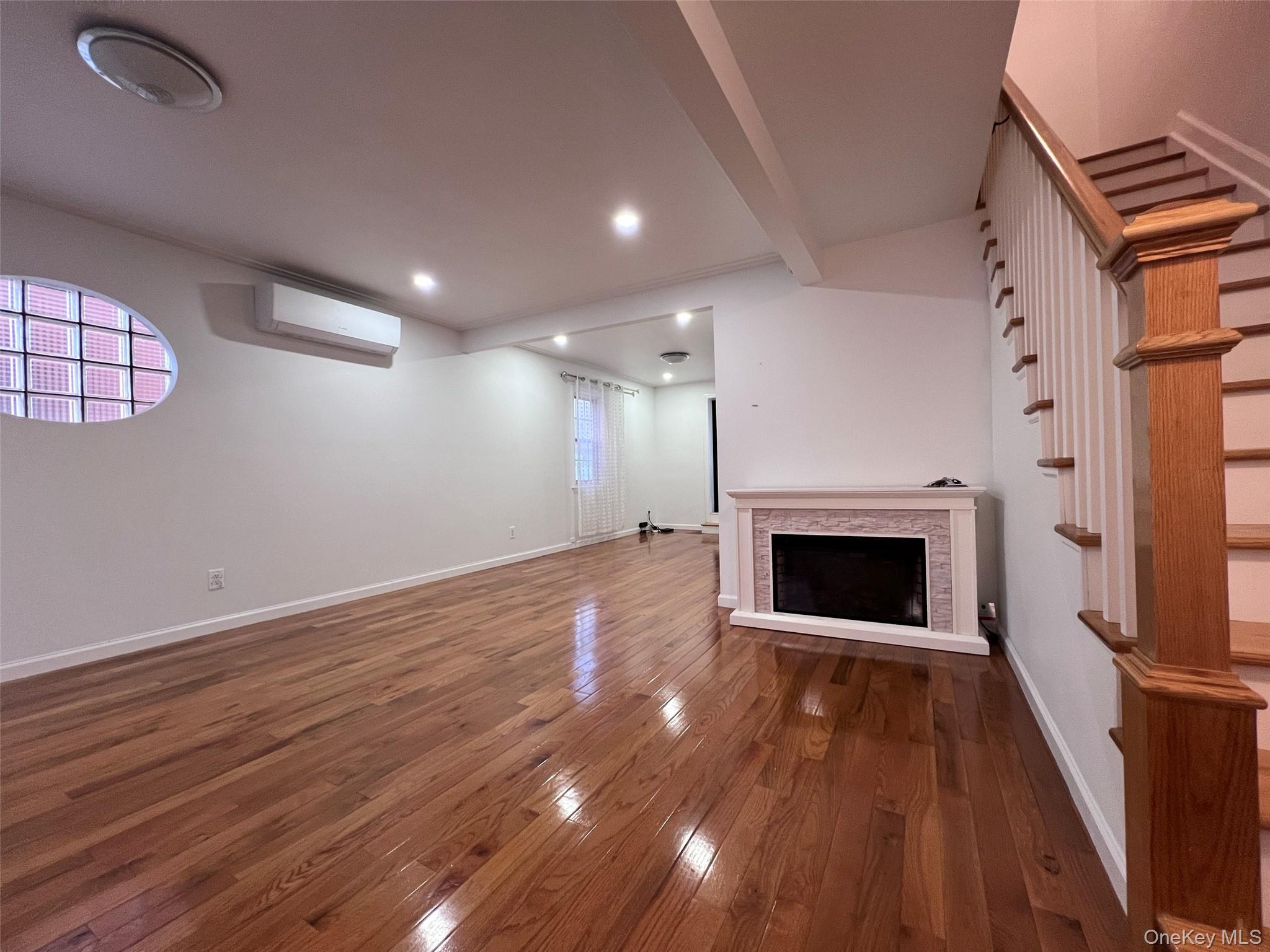 #12 photo, 2522 Seymour Avenue, Bronx , NY 10469