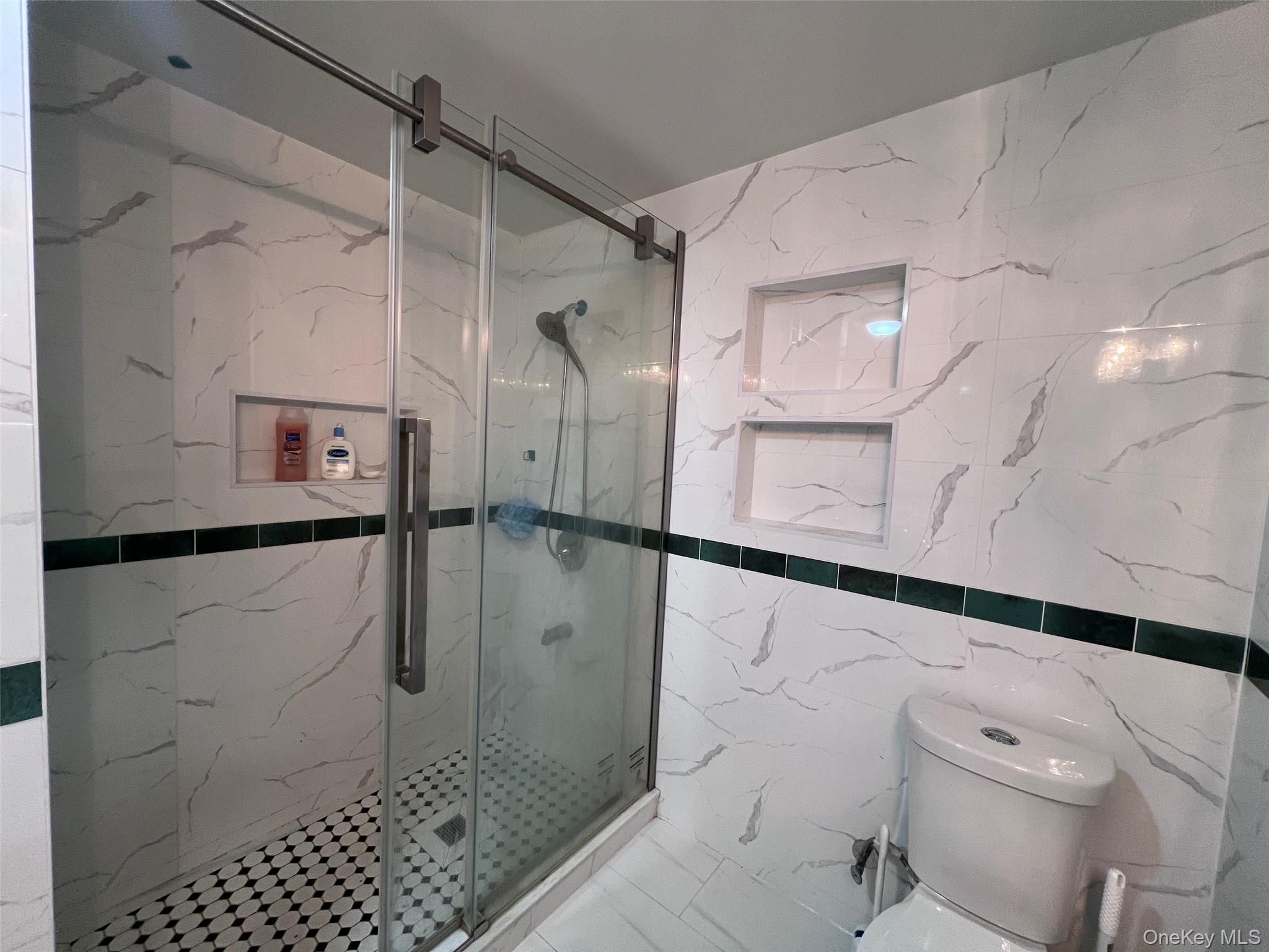 #16 photo, 2522 Seymour Avenue, Bronx , NY 10469