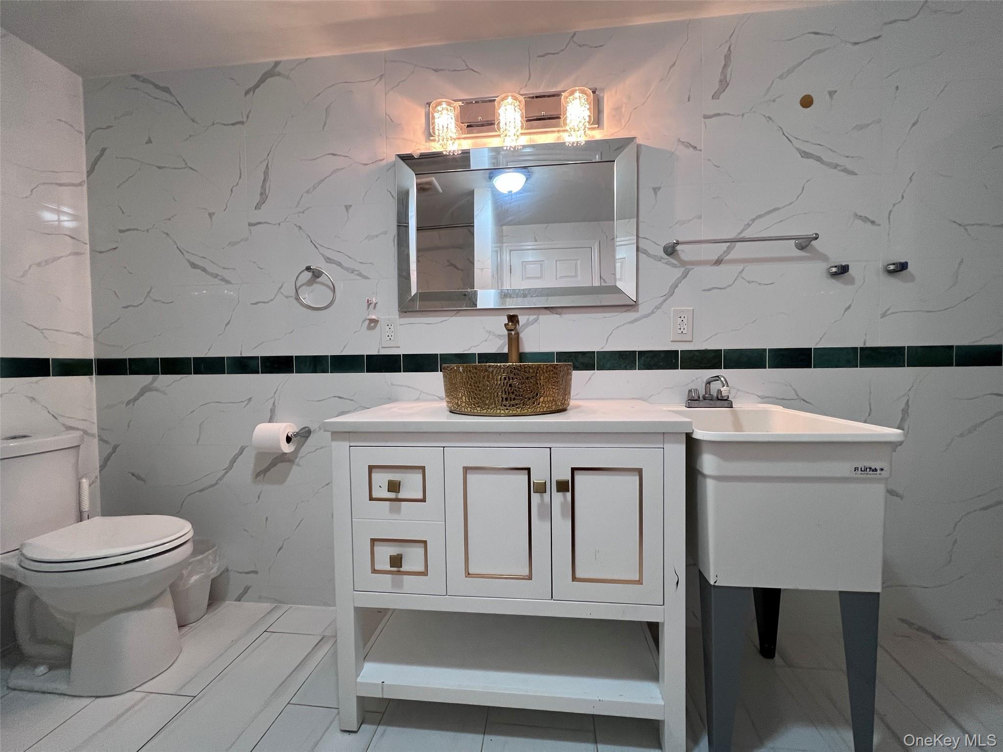 #17 photo, 2522 Seymour Avenue, Bronx , NY 10469