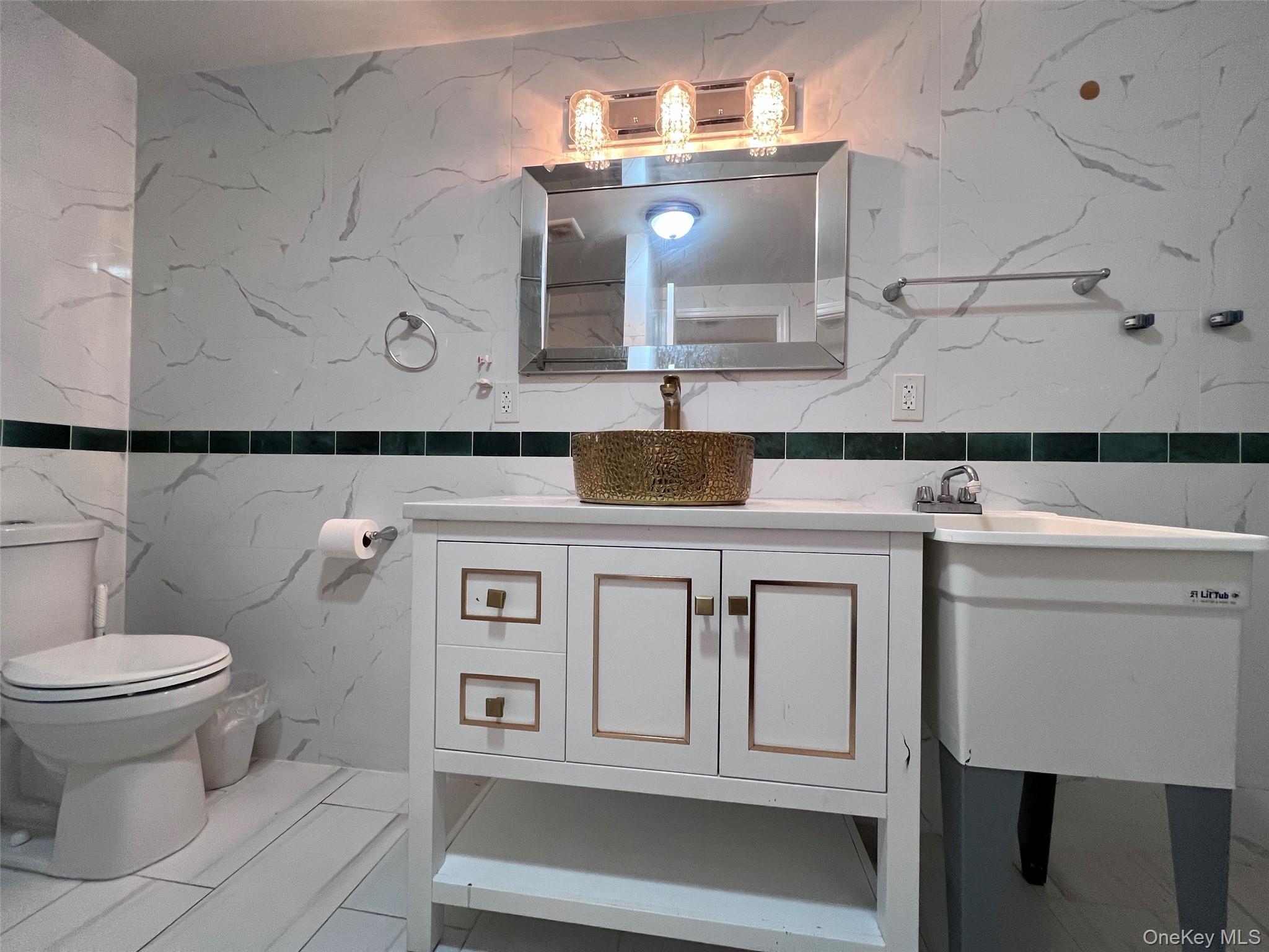 #18 photo, 2522 Seymour Avenue, Bronx , NY 10469