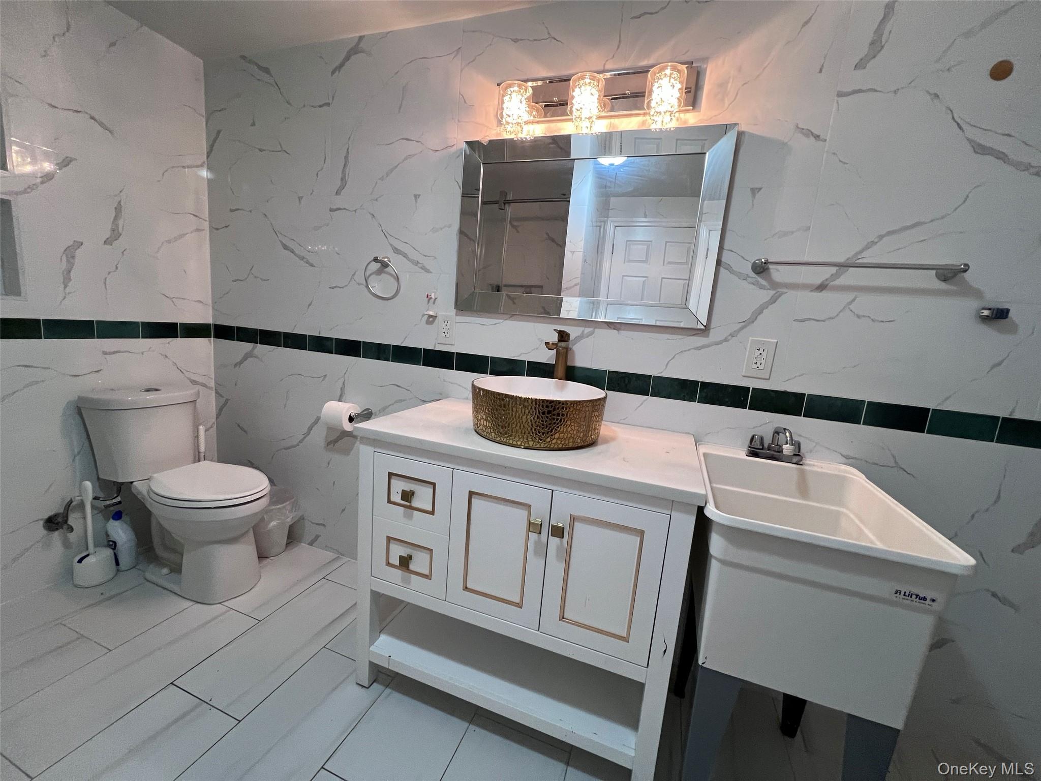 #19 photo, 2522 Seymour Avenue, Bronx , NY 10469