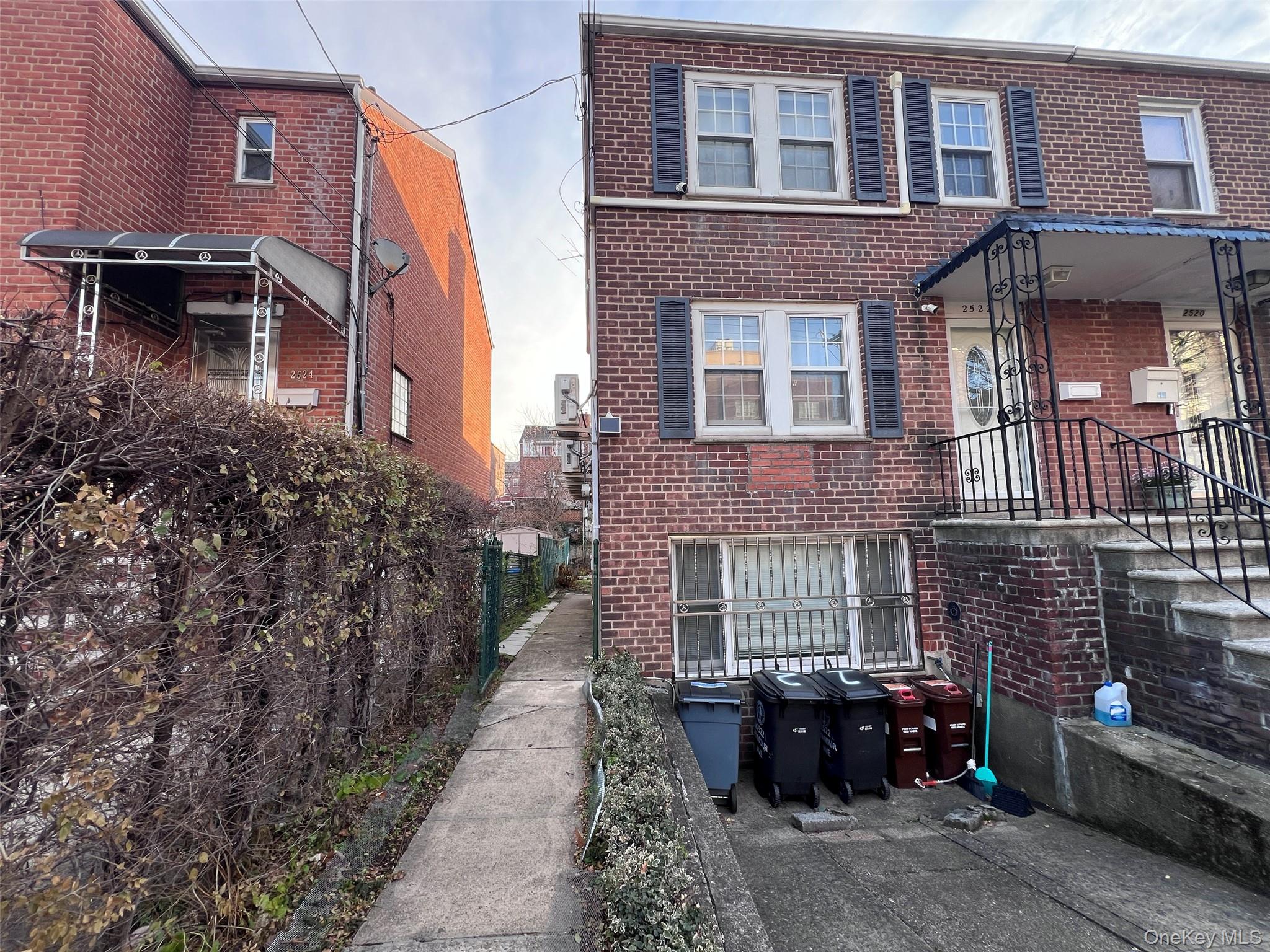 #2 photo, 2522 Seymour Avenue, Bronx , NY 10469